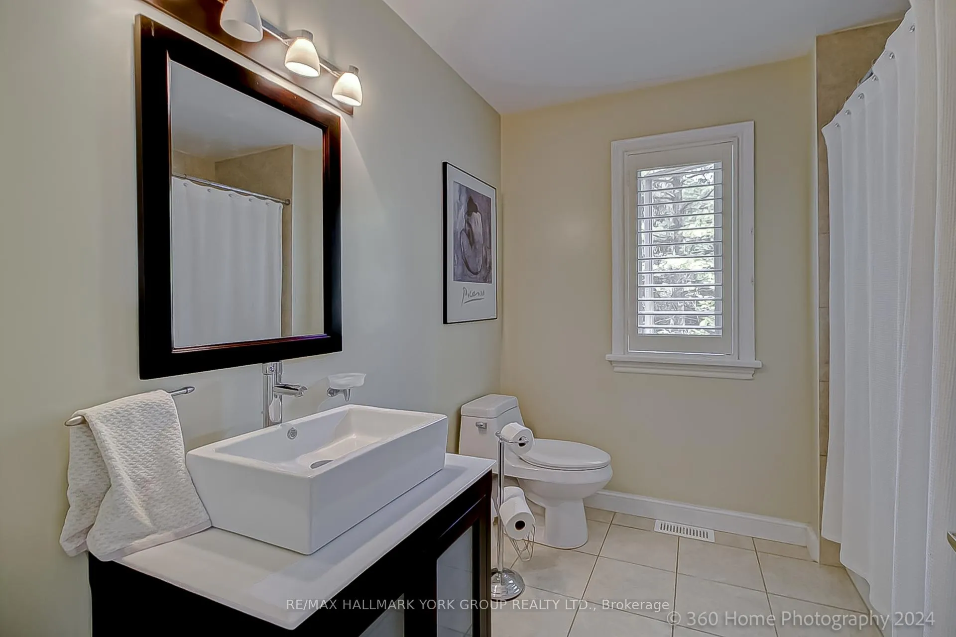 Photo 24 of 25 Westview Drive, Aurora, Rural Aurora — HOMEH