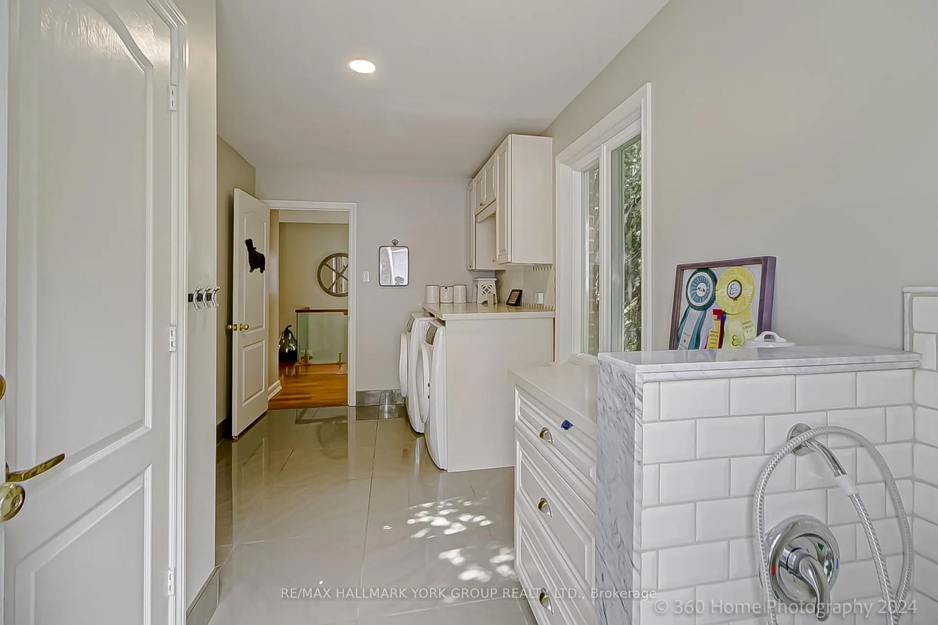 Photo 32 of 25 Westview Drive, Aurora, Rural Aurora — HOMEH