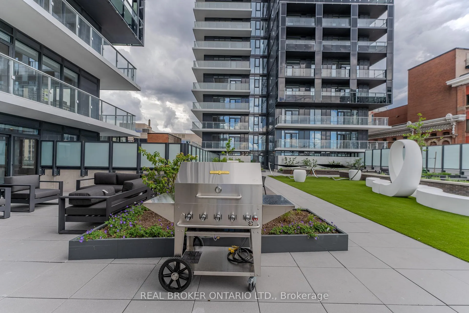 Photo 6 of Unit 901, 8 Hughson Street N, Hamilton, Beasley — HOMEH