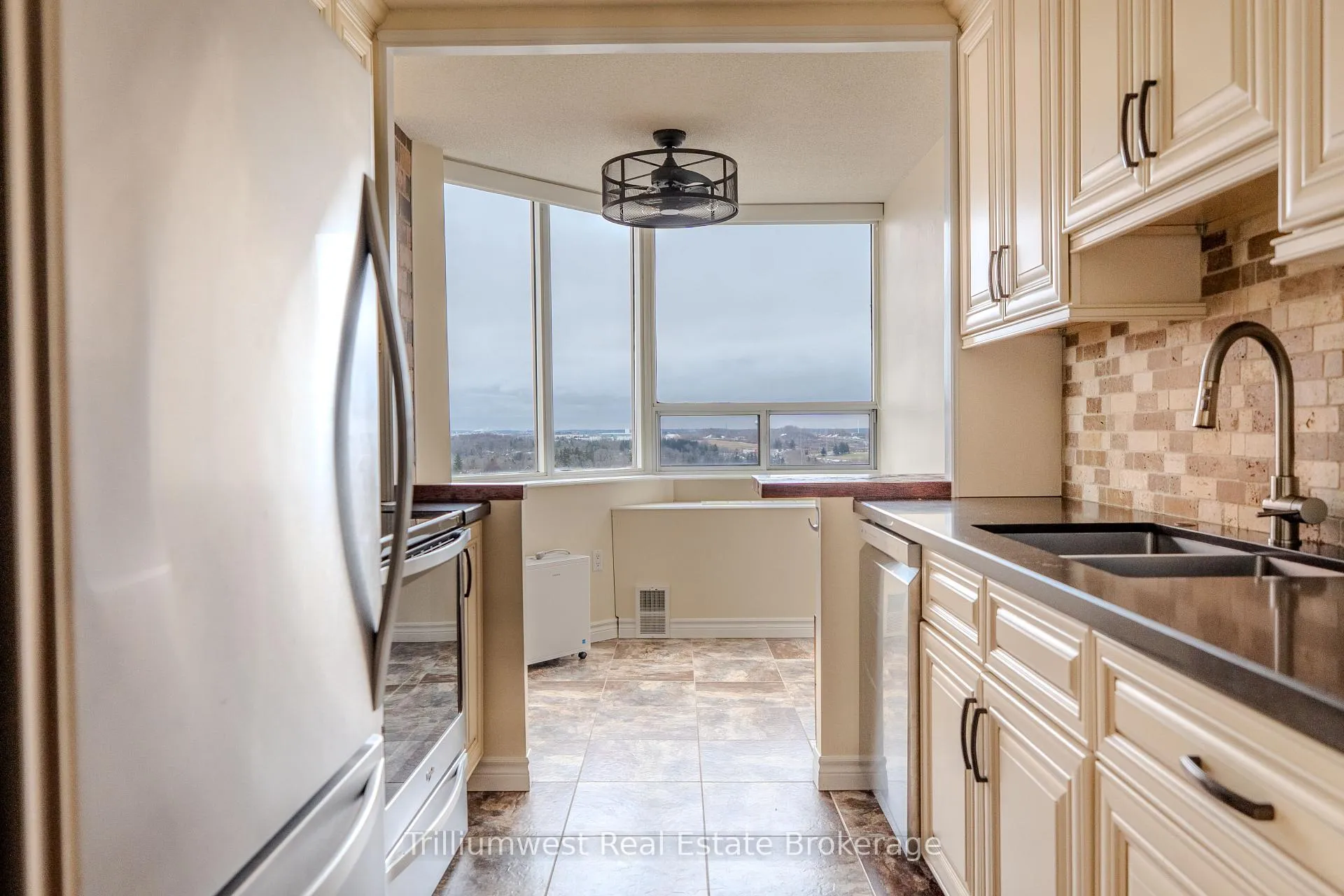 Photo 6 of Unit 1109, 3227 King Street, Kitchener, Centreville Chicopee — HOMEH