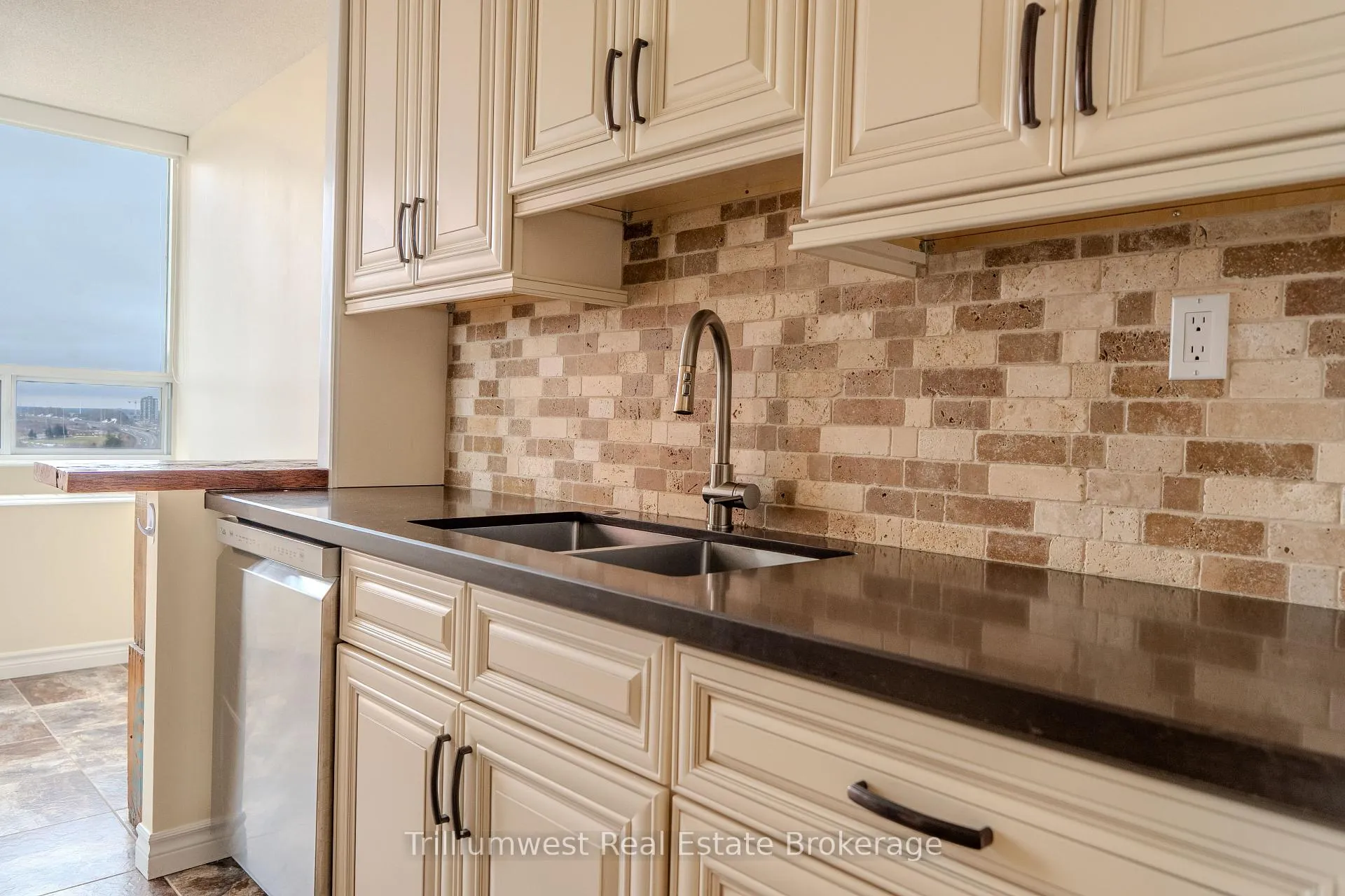 Photo 13 of Unit 1109, 3227 King Street, Kitchener, Centreville Chicopee — HOMEH