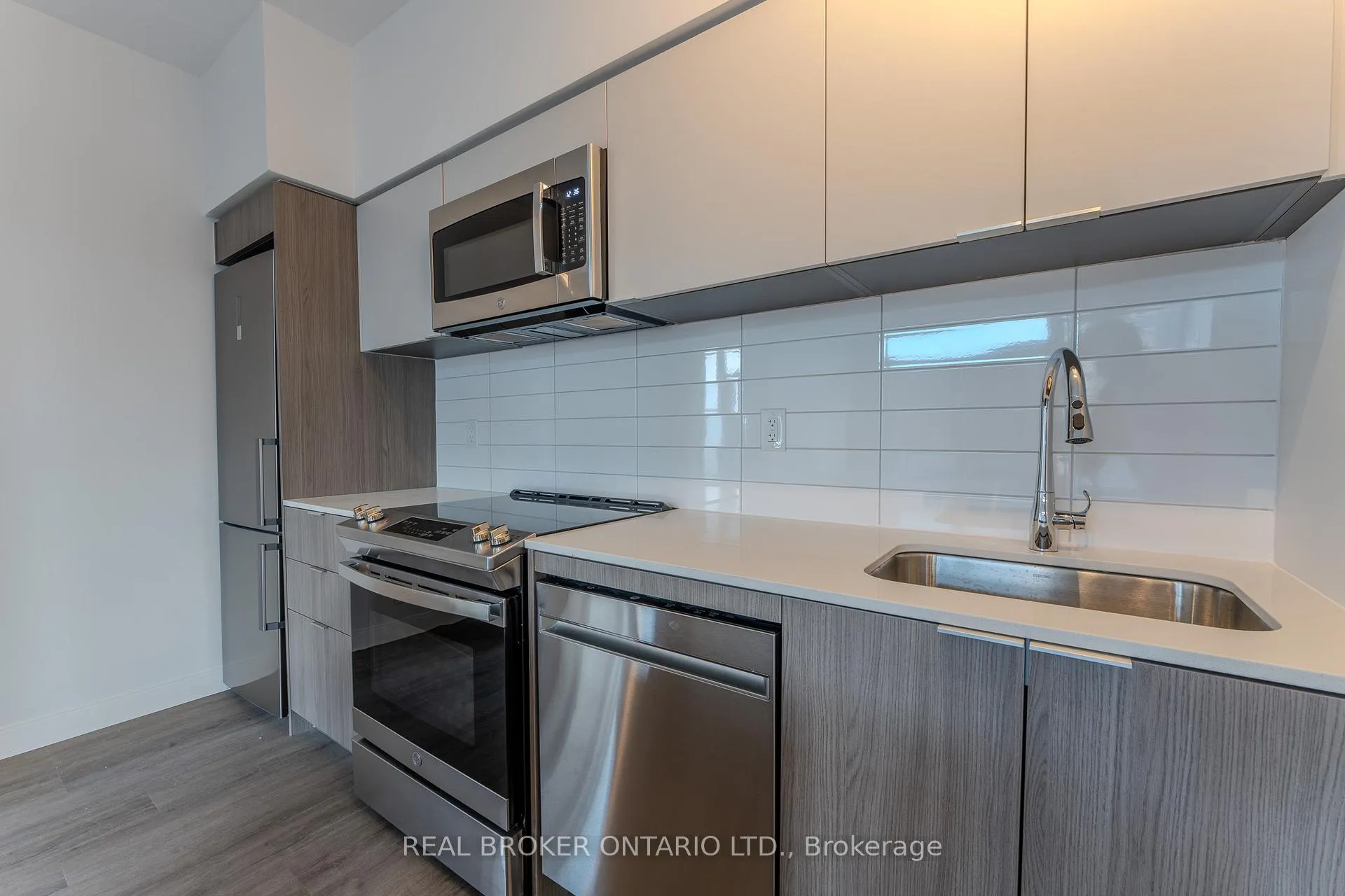 Photo 5 of Unit 907, 8 Hughson Street N, Hamilton, Beasley — HOMEH
