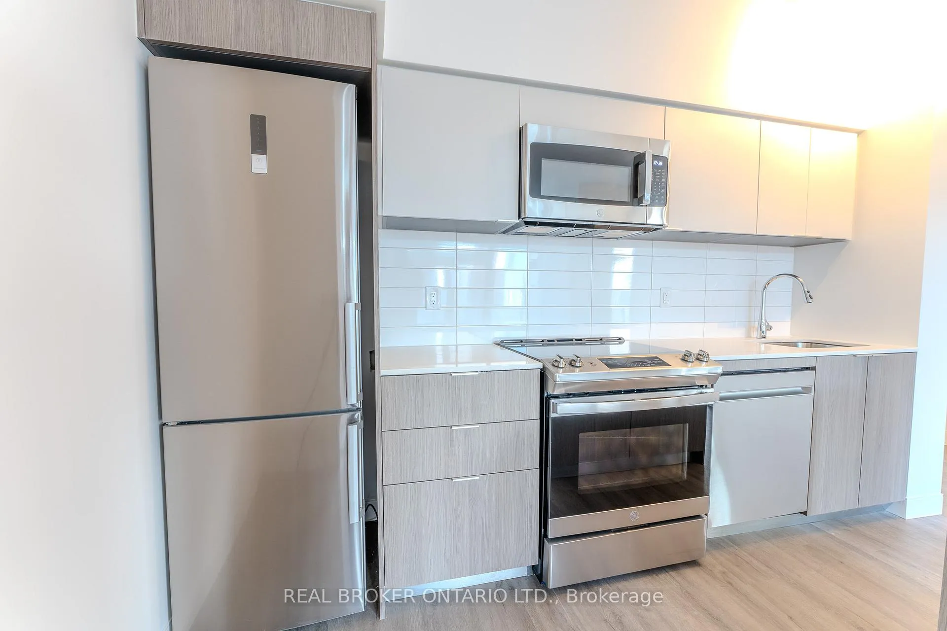 Photo 6 of Unit 907, 8 Hughson Street N, Hamilton, Beasley — HOMEH