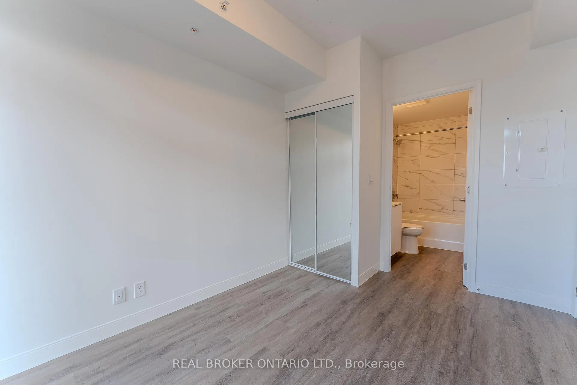 Photo 8 of Unit 907, 8 Hughson Street N, Hamilton, Beasley — HOMEH