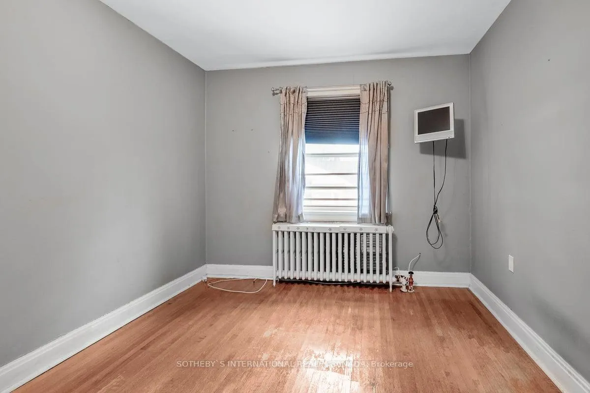 Photo 8 of 177 Joicey Boulevard, Toronto, Bedford Park-Nortown — HOMEH