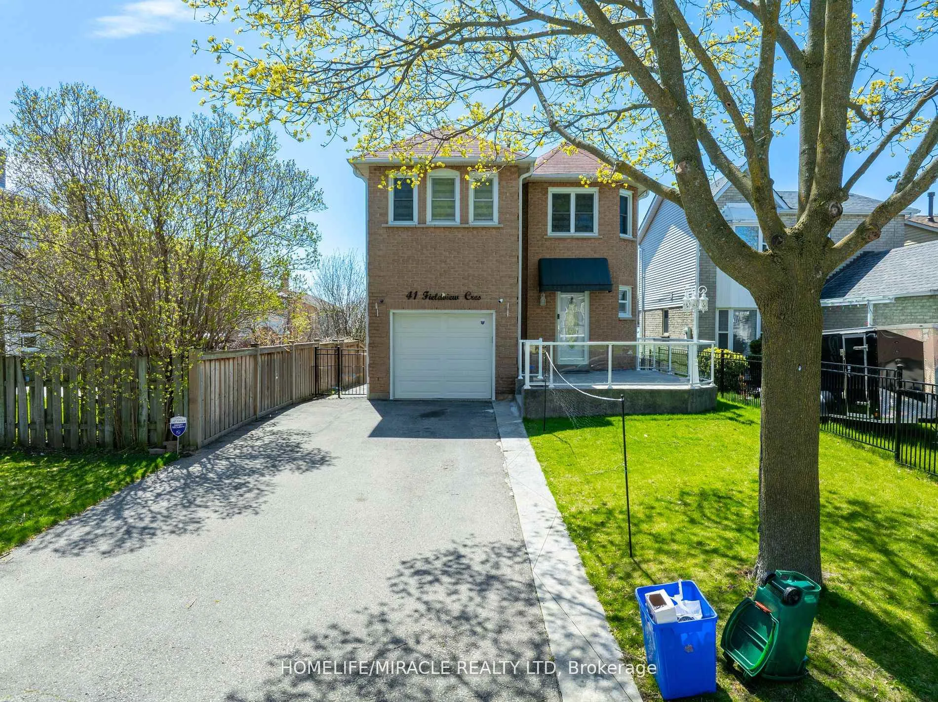 Photo 1 of 41 Fieldview Crescent, Whitby, Blue Grass Meadows — HOMEH