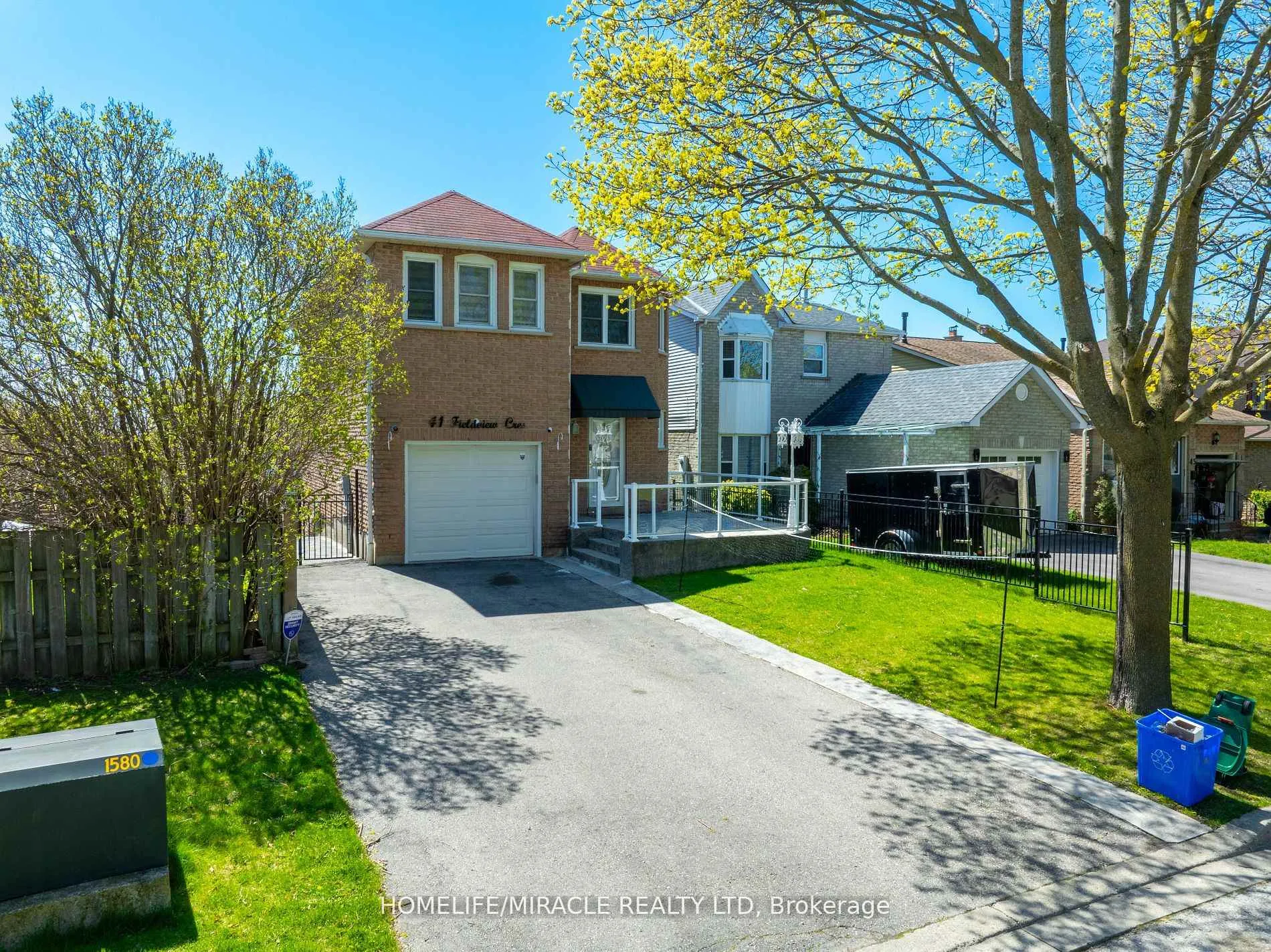 Photo 2 of 41 Fieldview Crescent, Whitby, Blue Grass Meadows — HOMEH