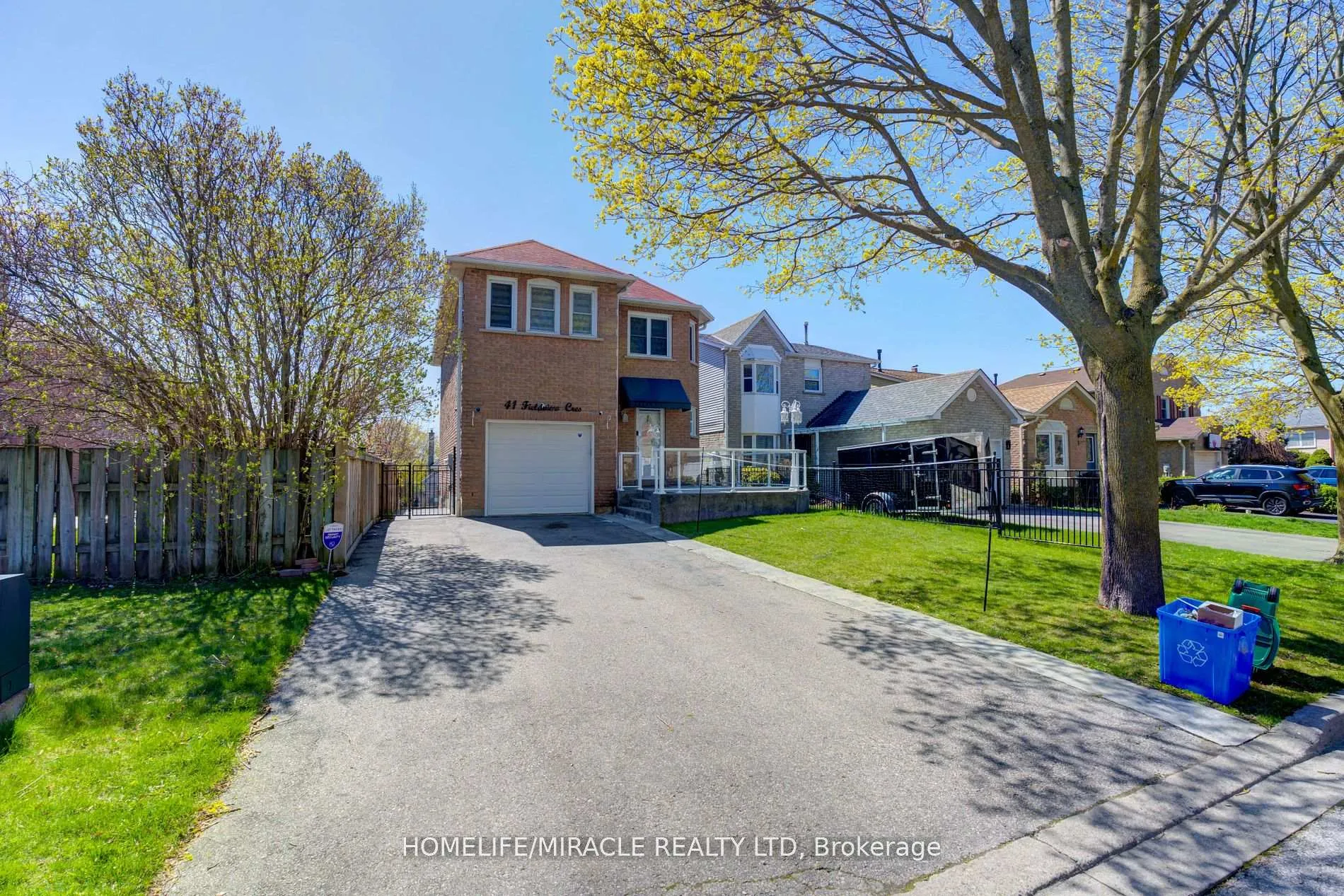 Photo 3 of 41 Fieldview Crescent, Whitby, Blue Grass Meadows — HOMEH