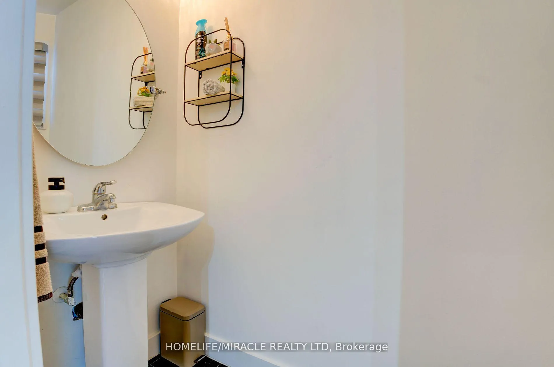 Photo 7 of 41 Fieldview Crescent, Whitby, Blue Grass Meadows — HOMEH