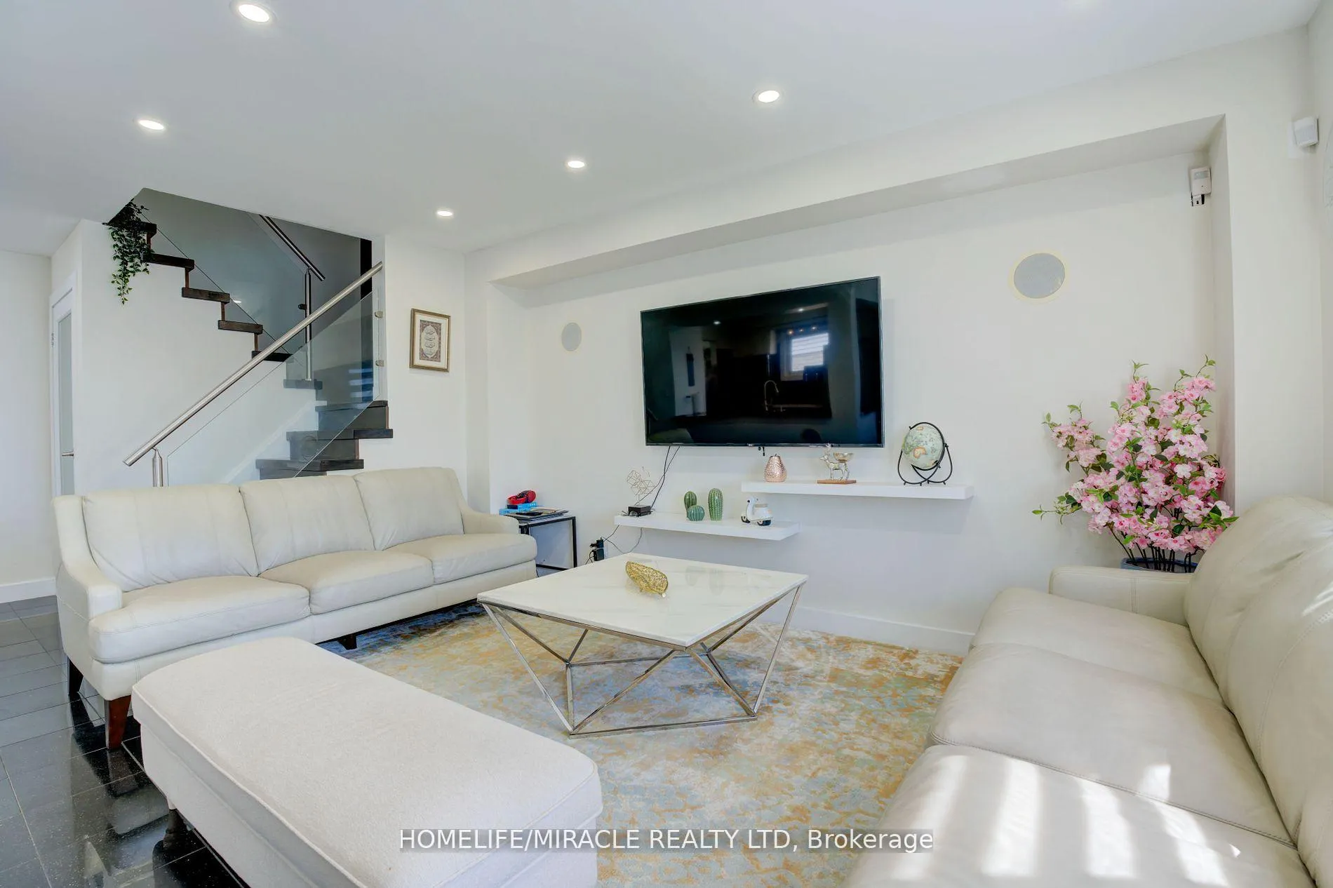 Photo 11 of 41 Fieldview Crescent, Whitby, Blue Grass Meadows — HOMEH