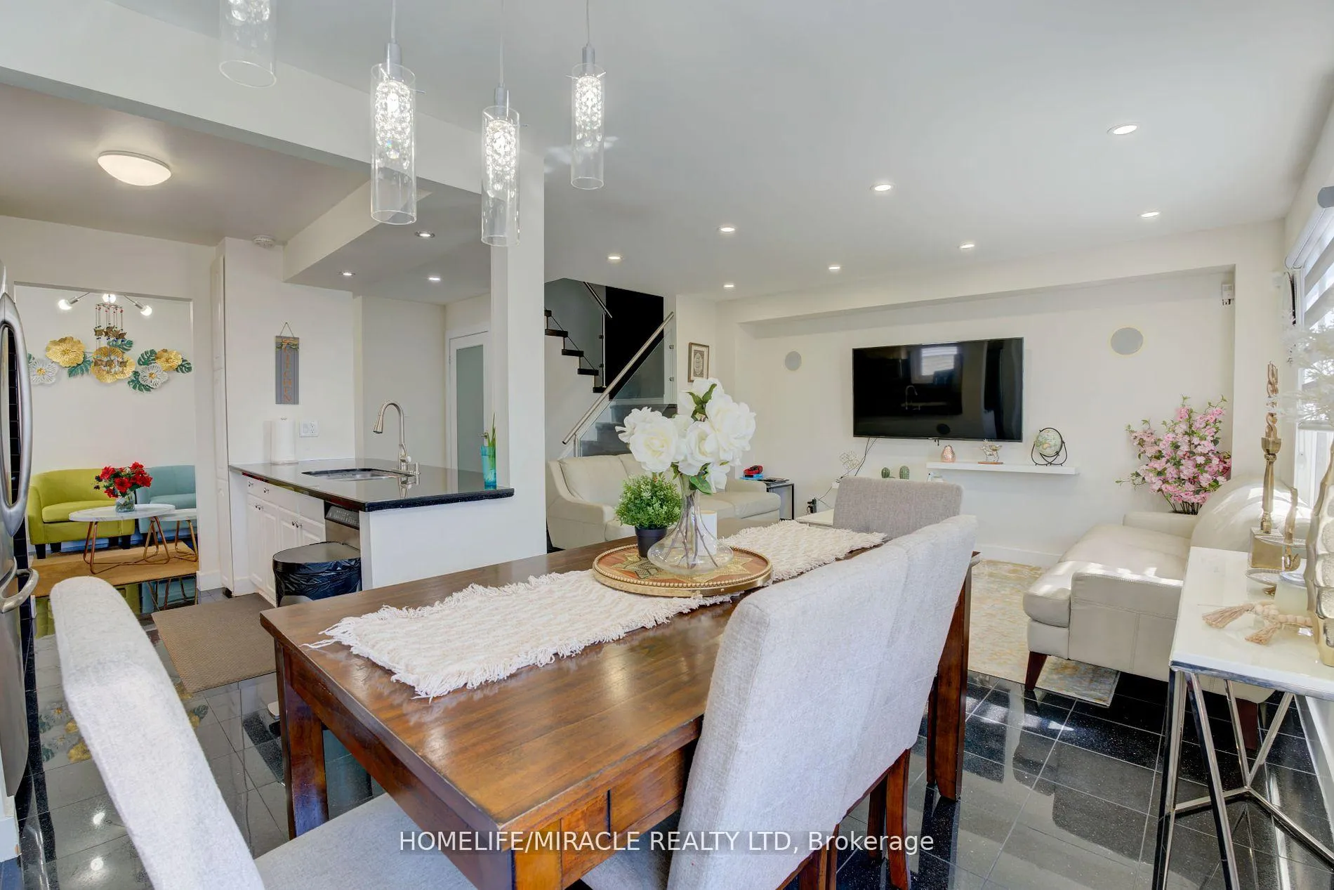 Photo 13 of 41 Fieldview Crescent, Whitby, Blue Grass Meadows — HOMEH