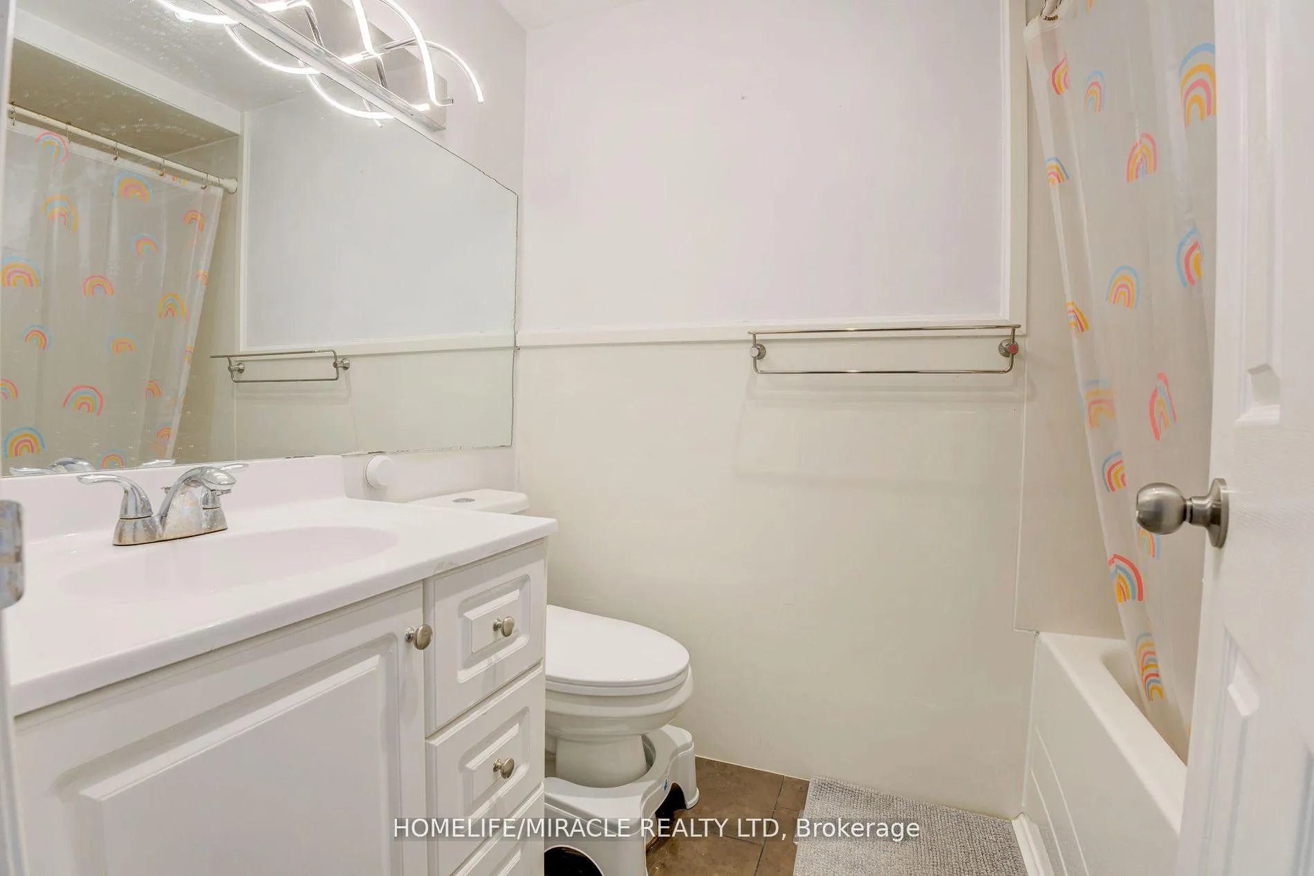 Photo 22 of 41 Fieldview Crescent, Whitby, Blue Grass Meadows — HOMEH