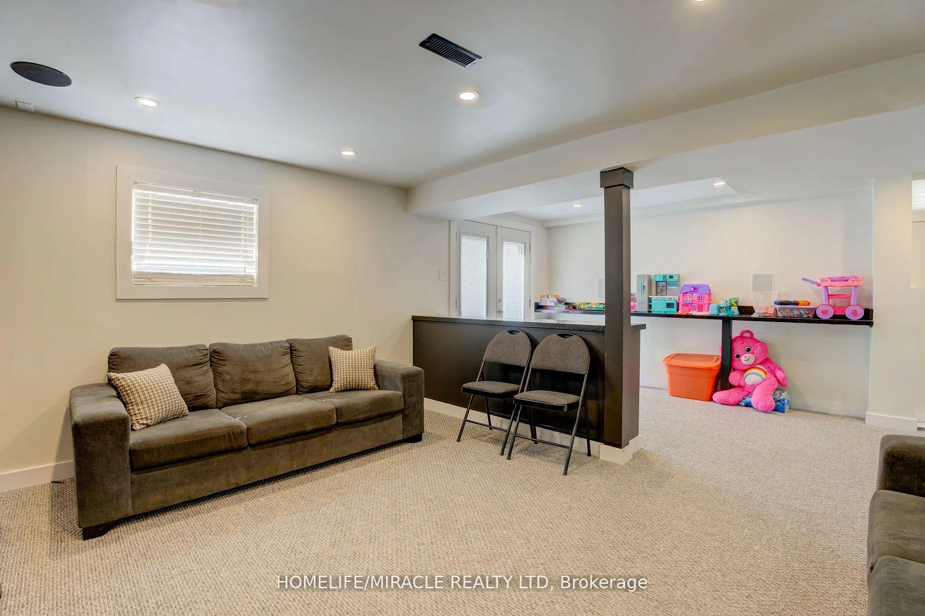 Photo 32 of 41 Fieldview Crescent, Whitby, Blue Grass Meadows — HOMEH