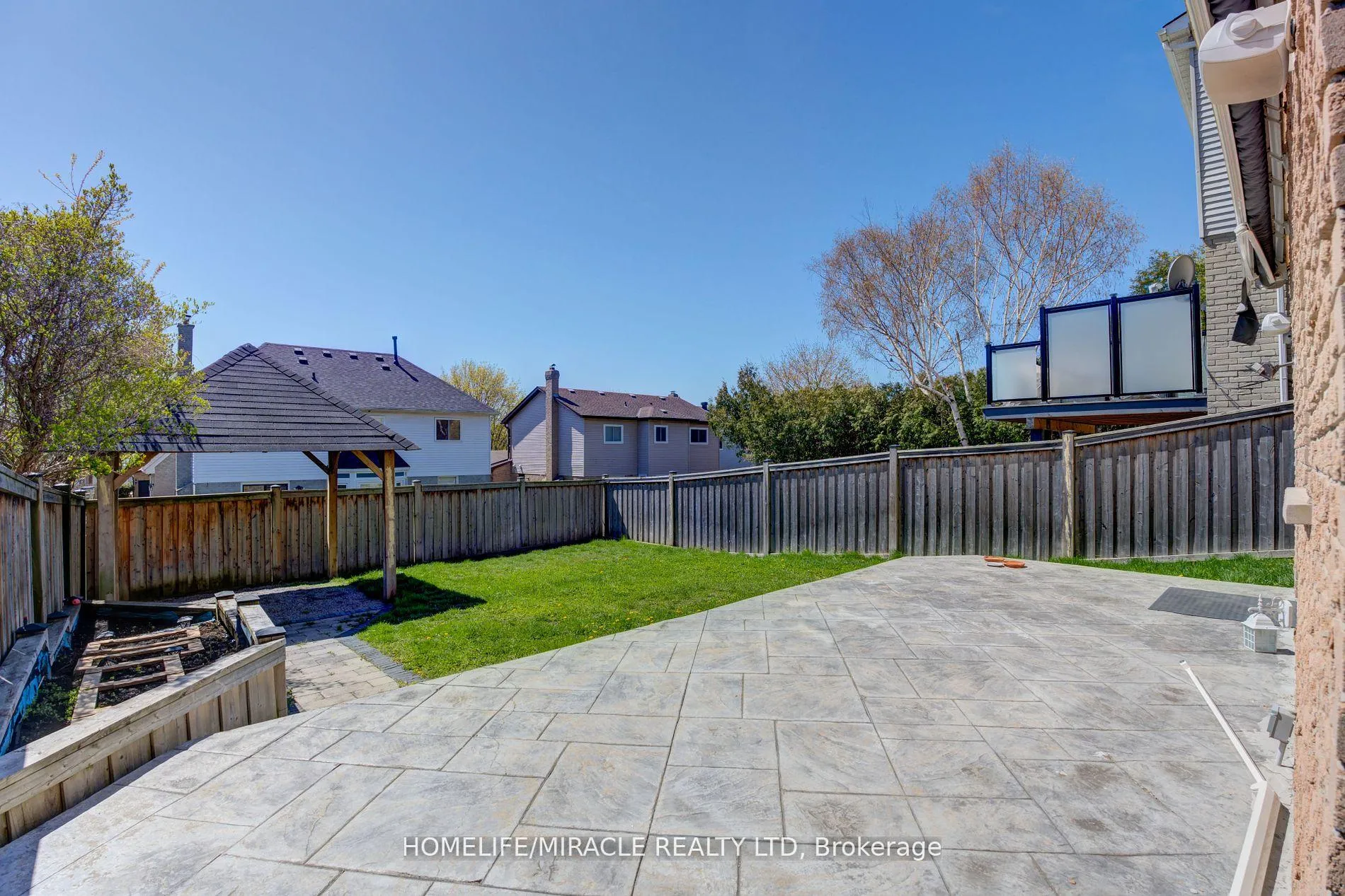 Photo 37 of 41 Fieldview Crescent, Whitby, Blue Grass Meadows — HOMEH