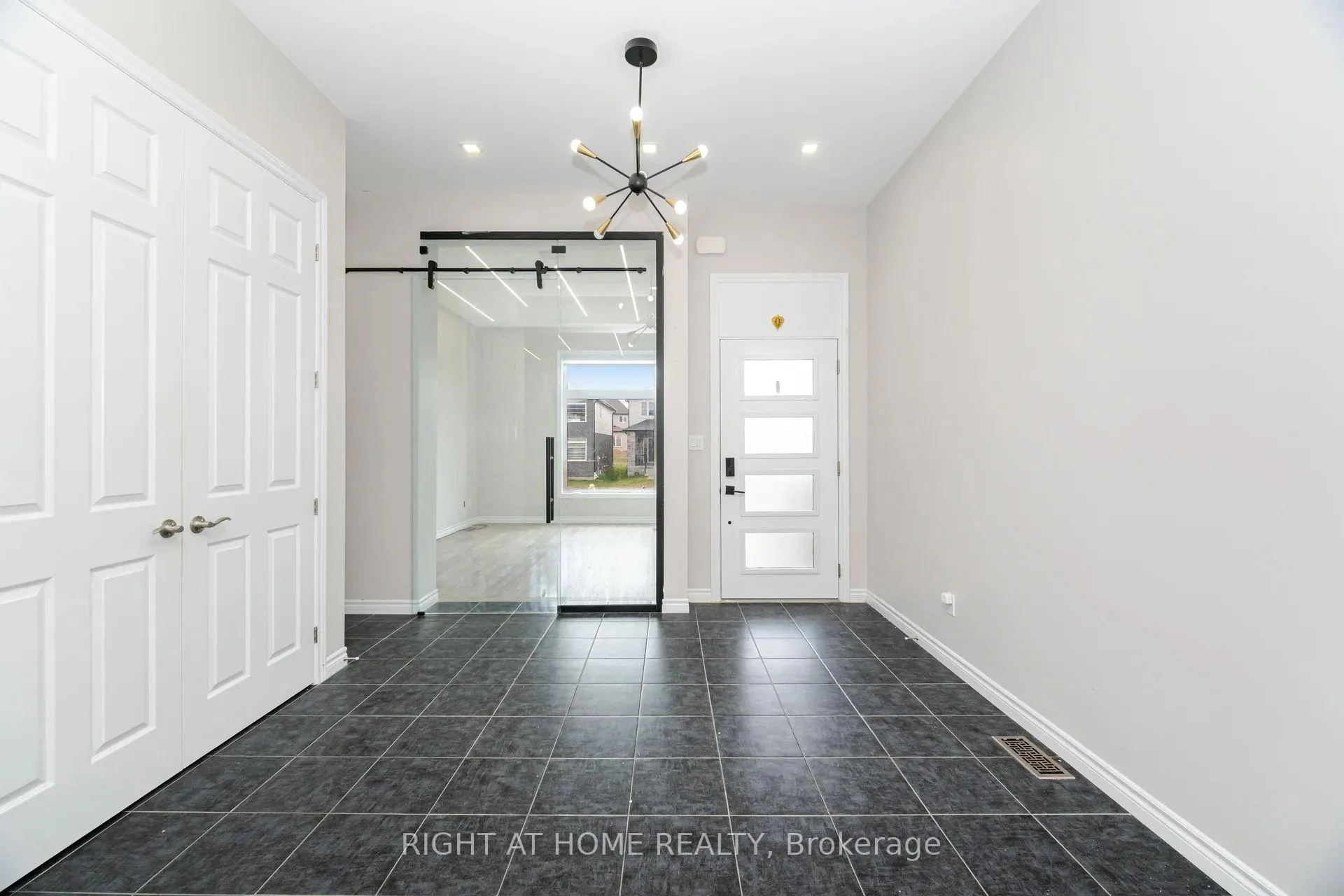 Photo 2 of 101 Sass Crescent, Brant, Paris — HOMEH
