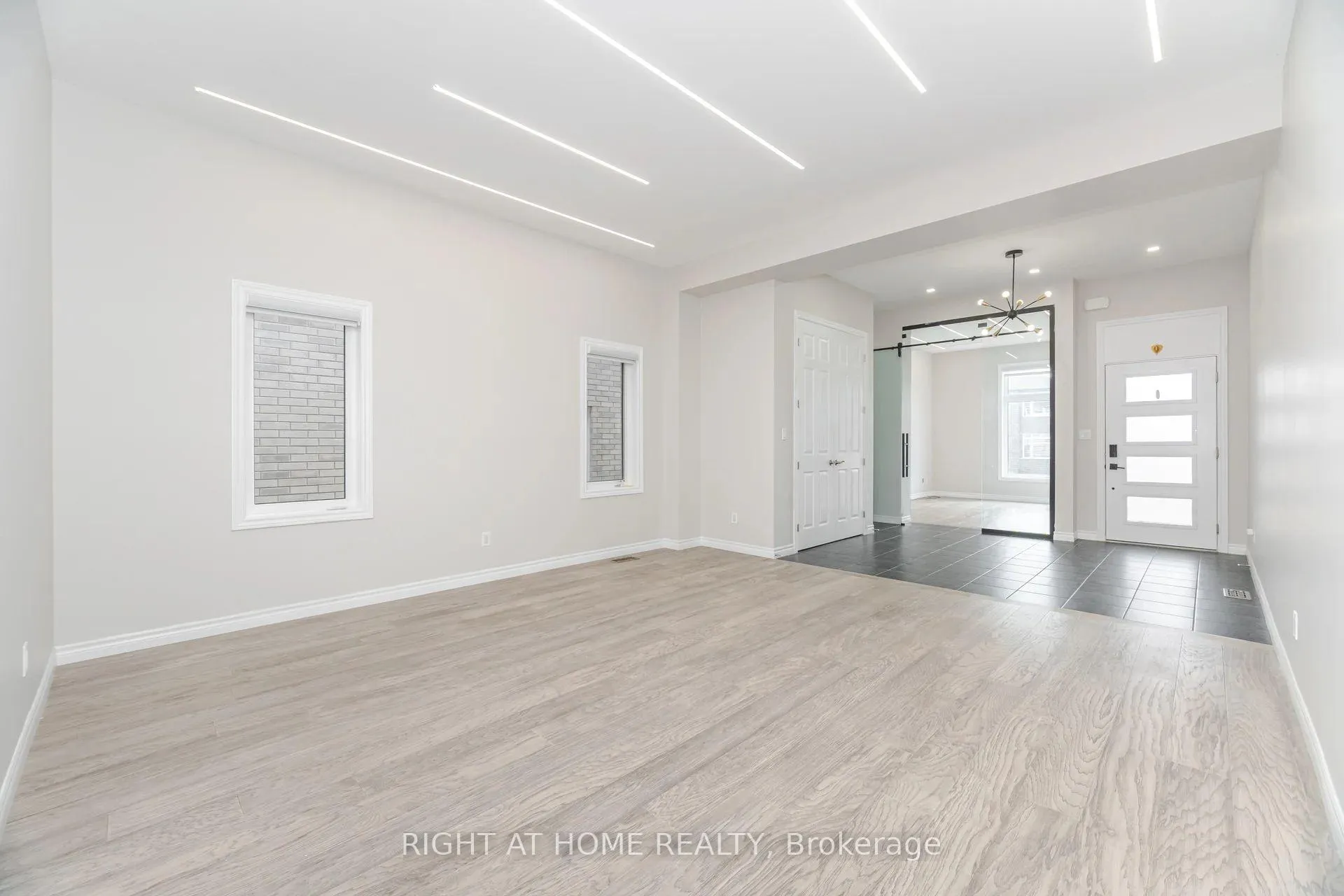 Photo 6 of 101 Sass Crescent, Brant, Paris — HOMEH