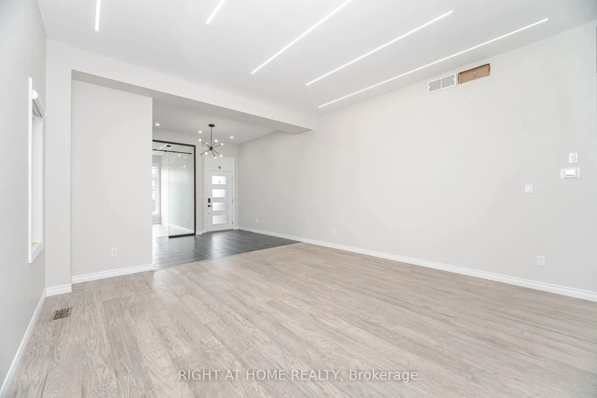 Photo 7 of 101 Sass Crescent, Brant, Paris — HOMEH