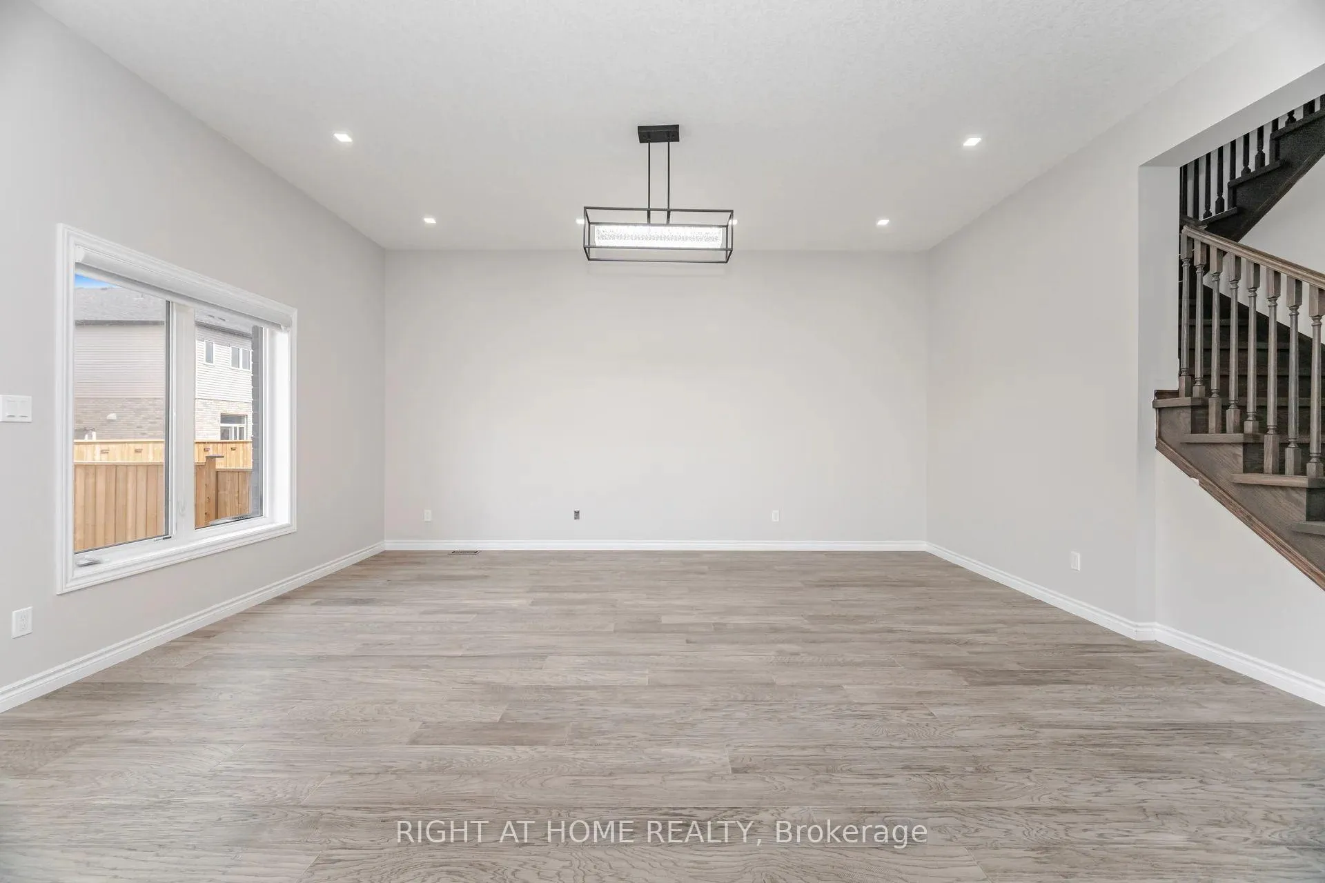 Photo 9 of 101 Sass Crescent, Brant, Paris — HOMEH