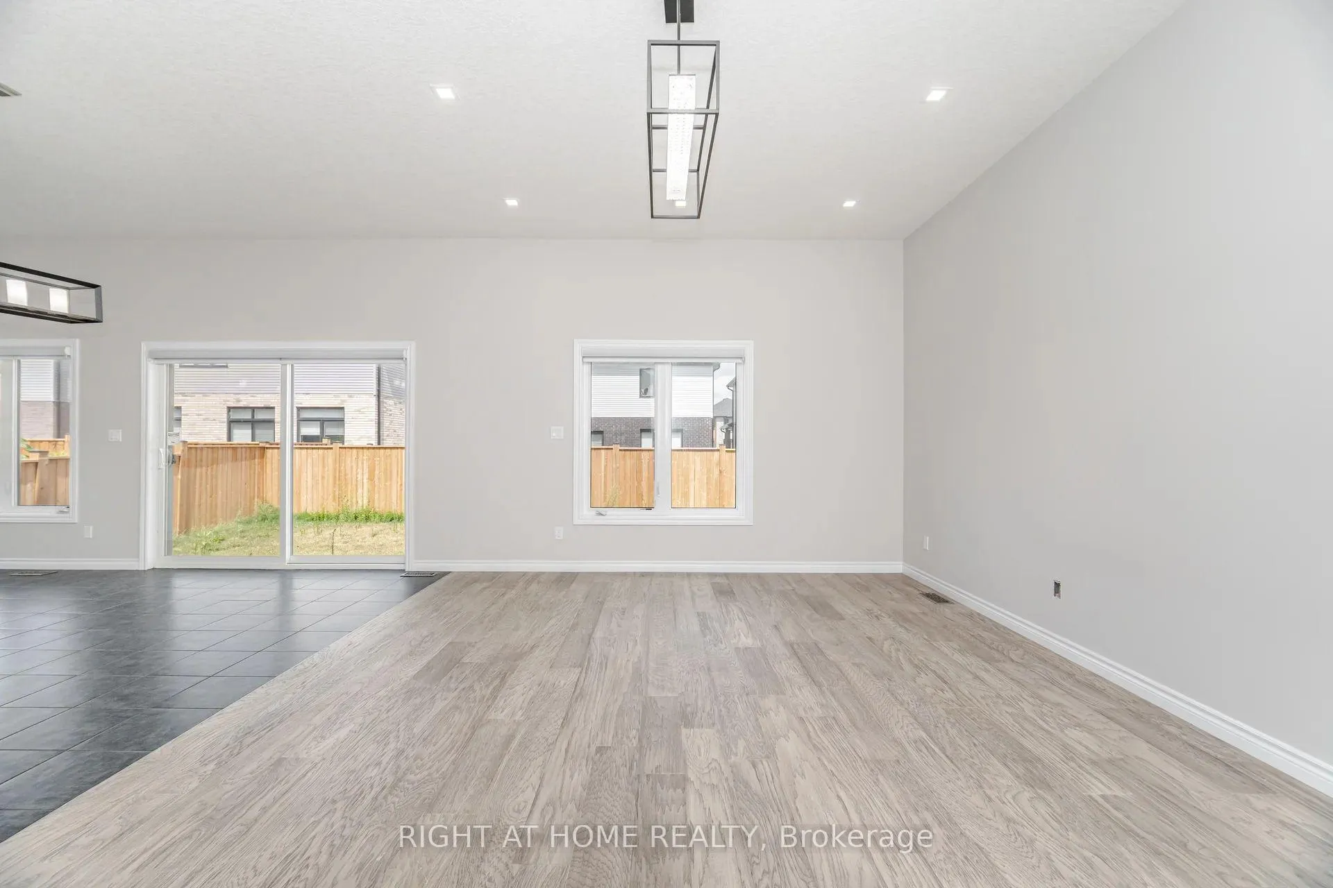 Photo 10 of 101 Sass Crescent, Brant, Paris — HOMEH
