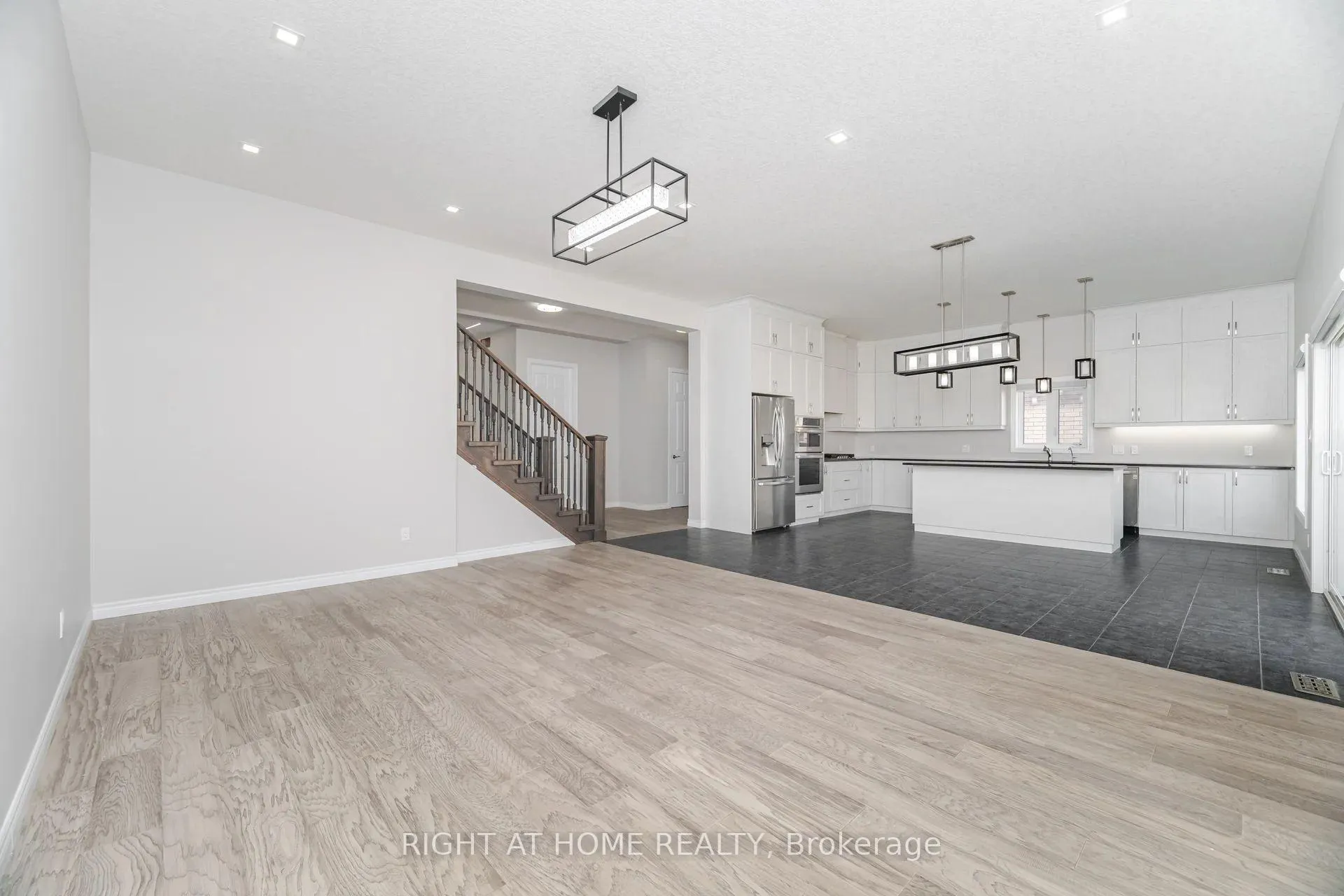 Photo 11 of 101 Sass Crescent, Brant, Paris — HOMEH
