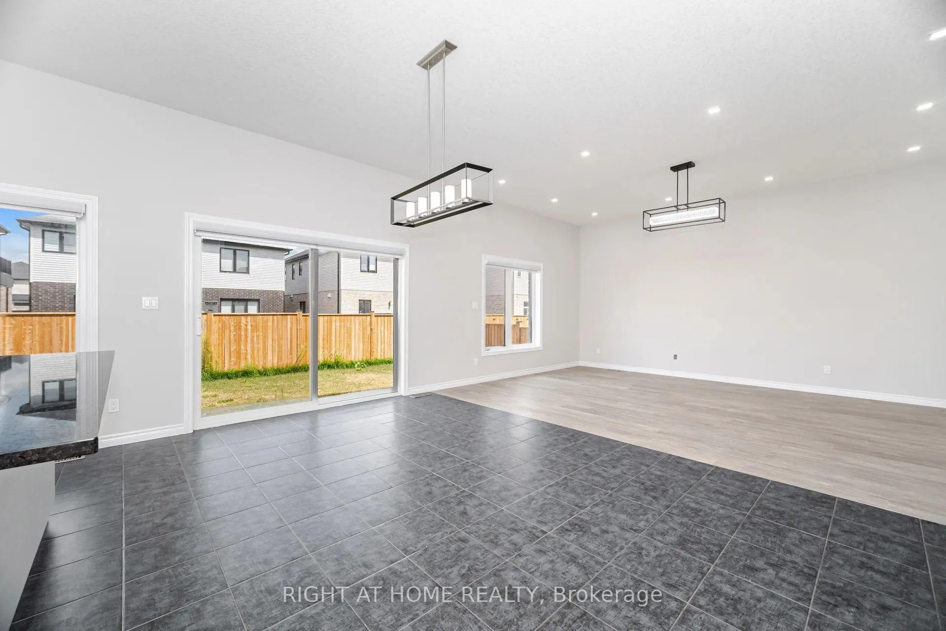 Photo 12 of 101 Sass Crescent, Brant, Paris — HOMEH