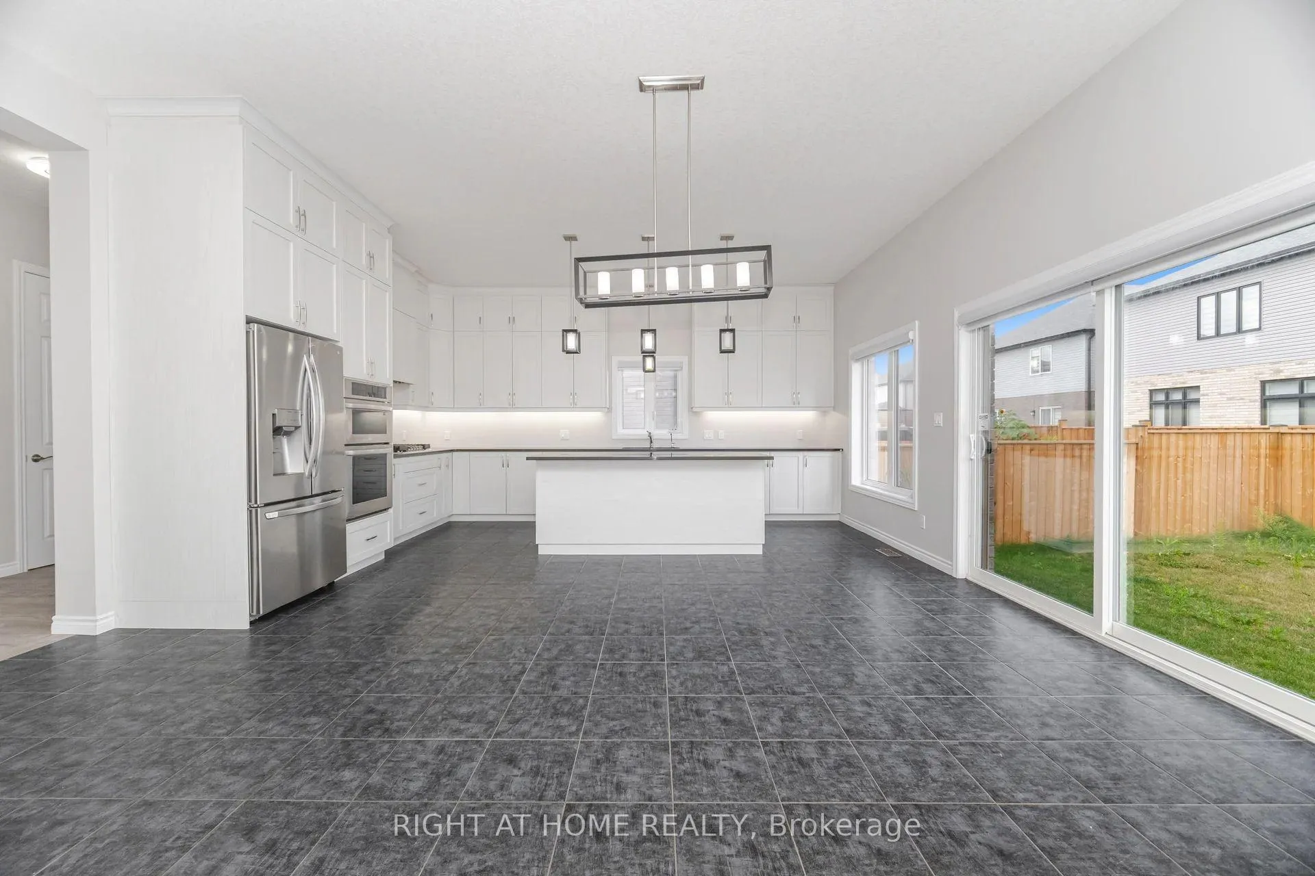 Photo 13 of 101 Sass Crescent, Brant, Paris — HOMEH