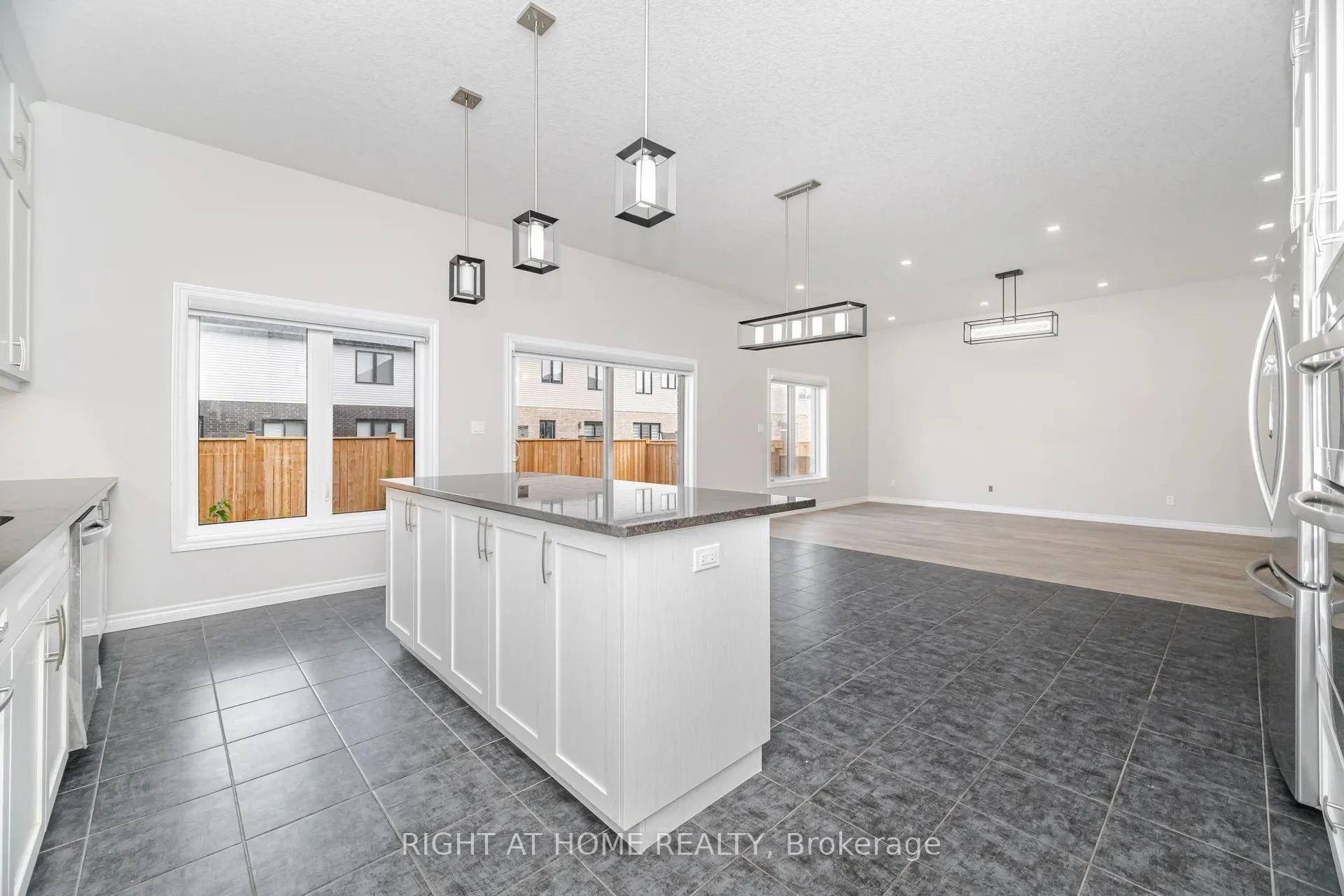 Photo 14 of 101 Sass Crescent, Brant, Paris — HOMEH