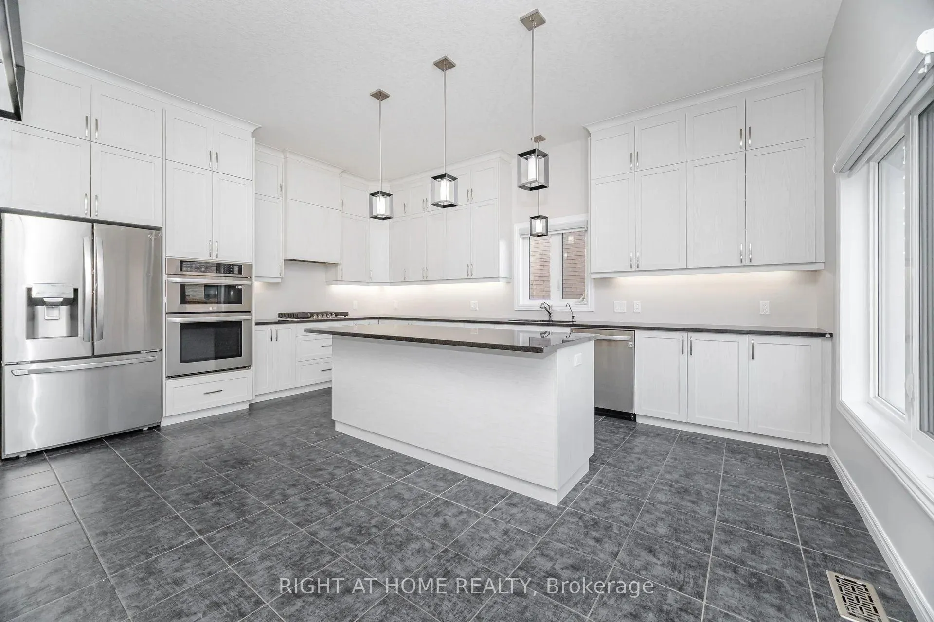 Photo 15 of 101 Sass Crescent, Brant, Paris — HOMEH