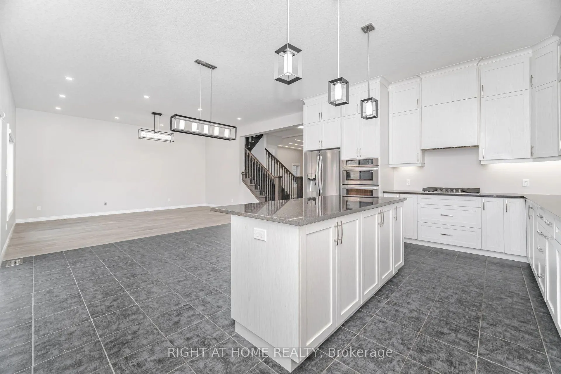 Photo 16 of 101 Sass Crescent, Brant, Paris — HOMEH