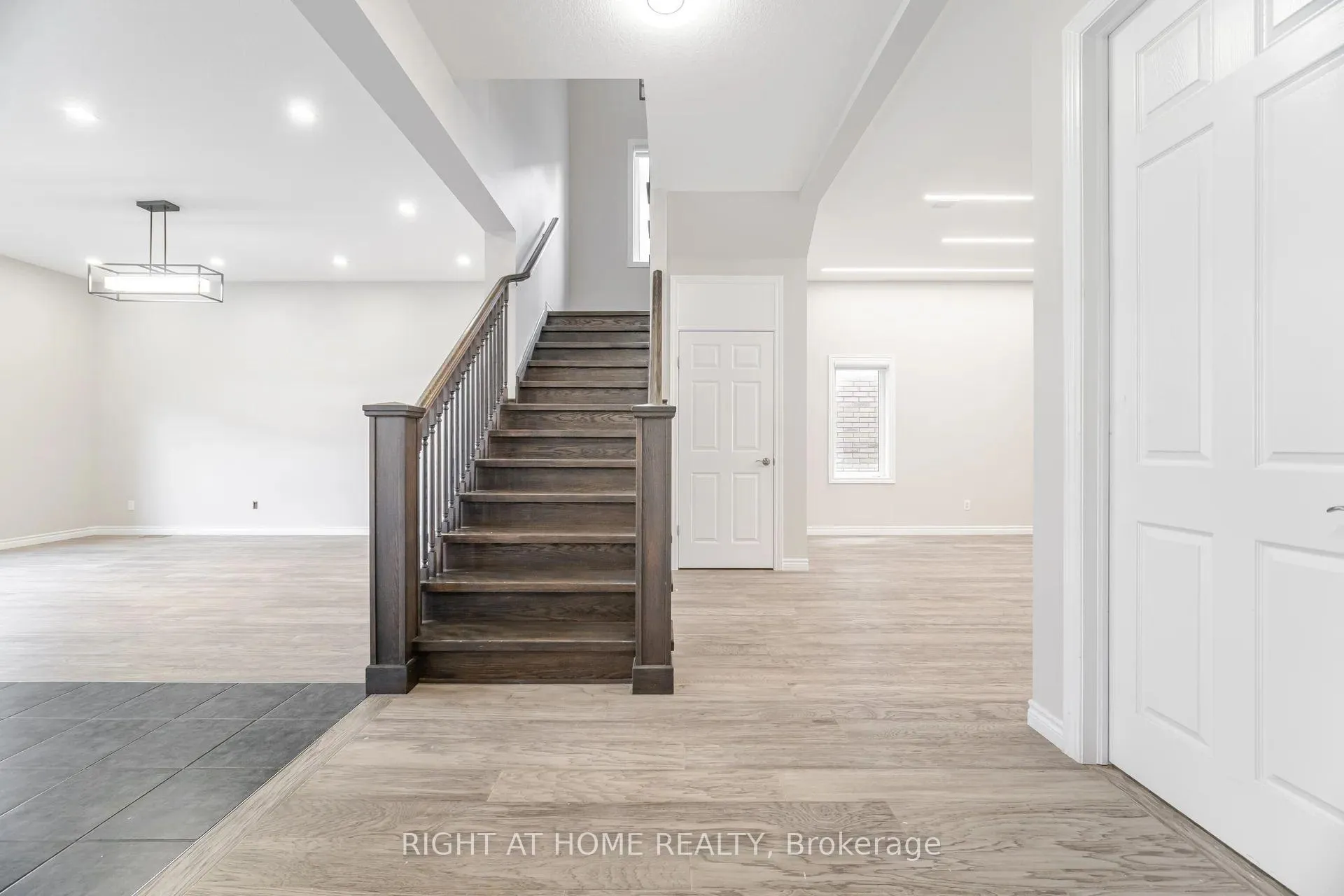 Photo 21 of 101 Sass Crescent, Brant, Paris — HOMEH