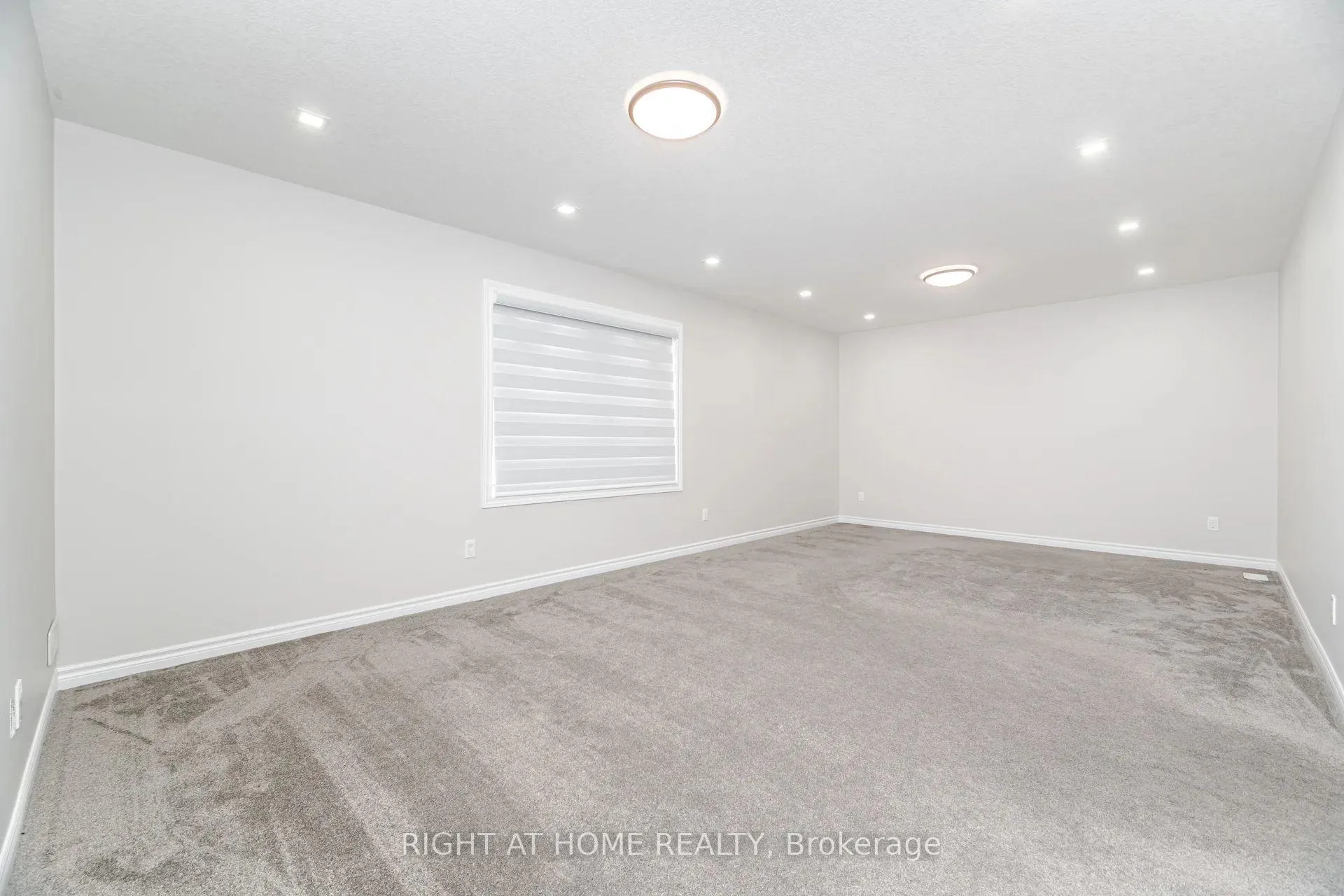 Photo 24 of 101 Sass Crescent, Brant, Paris — HOMEH