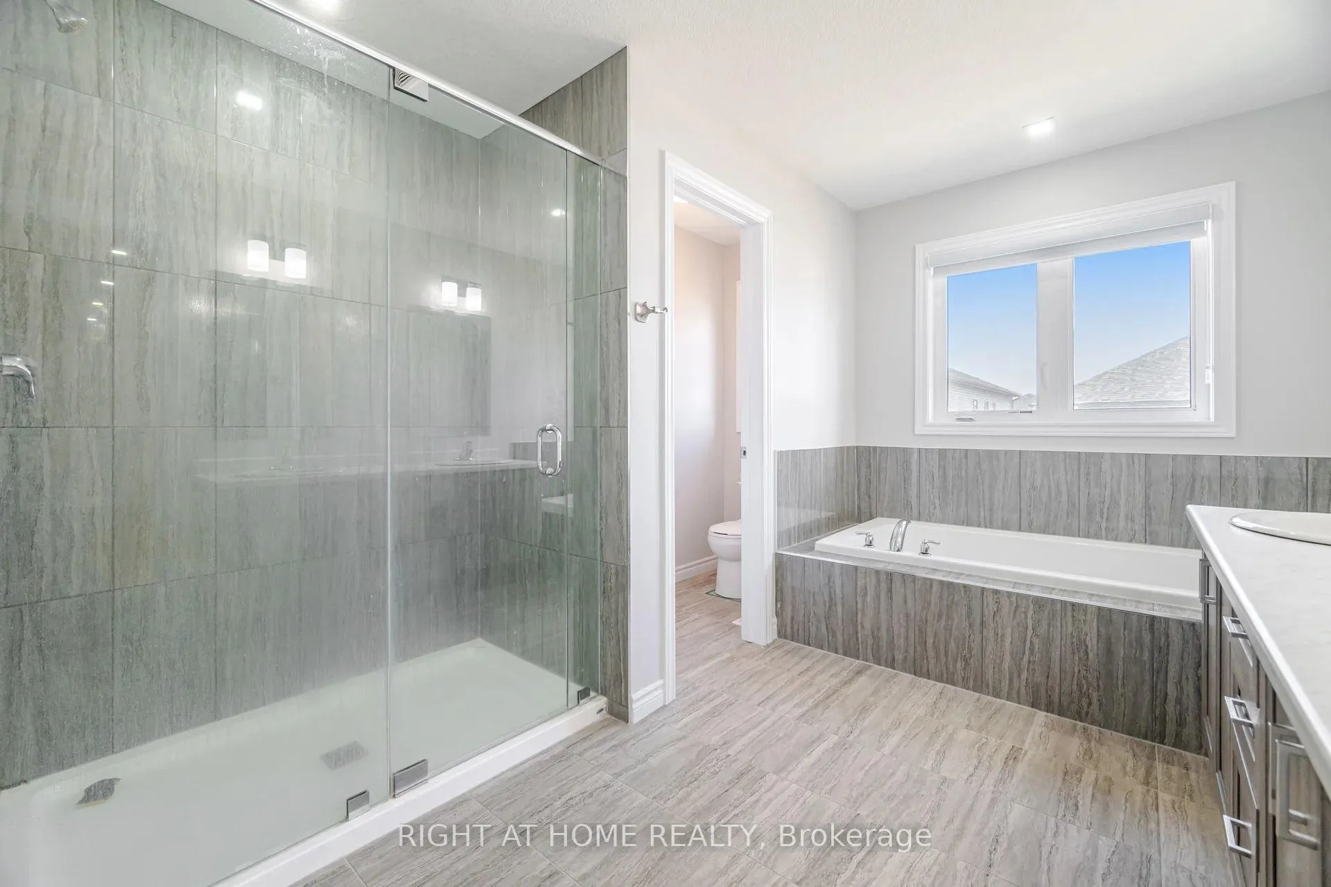 Photo 27 of 101 Sass Crescent, Brant, Paris — HOMEH