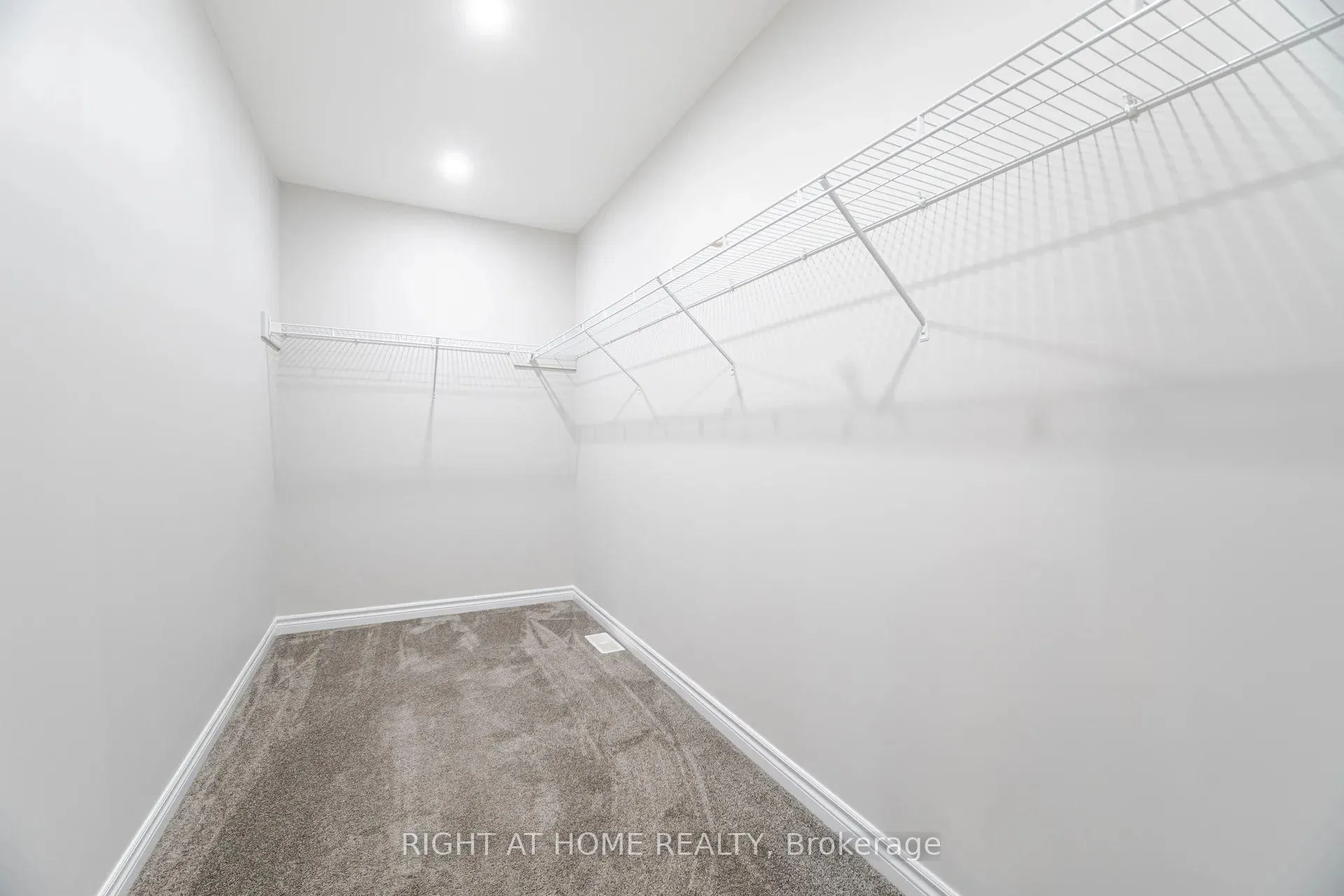 Photo 29 of 101 Sass Crescent, Brant, Paris — HOMEH