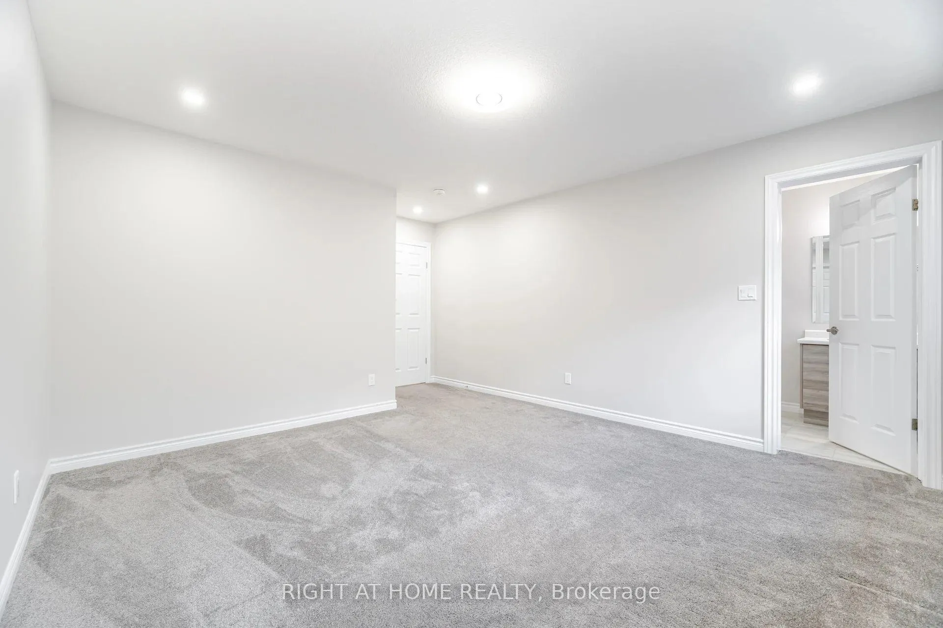 Photo 32 of 101 Sass Crescent, Brant, Paris — HOMEH