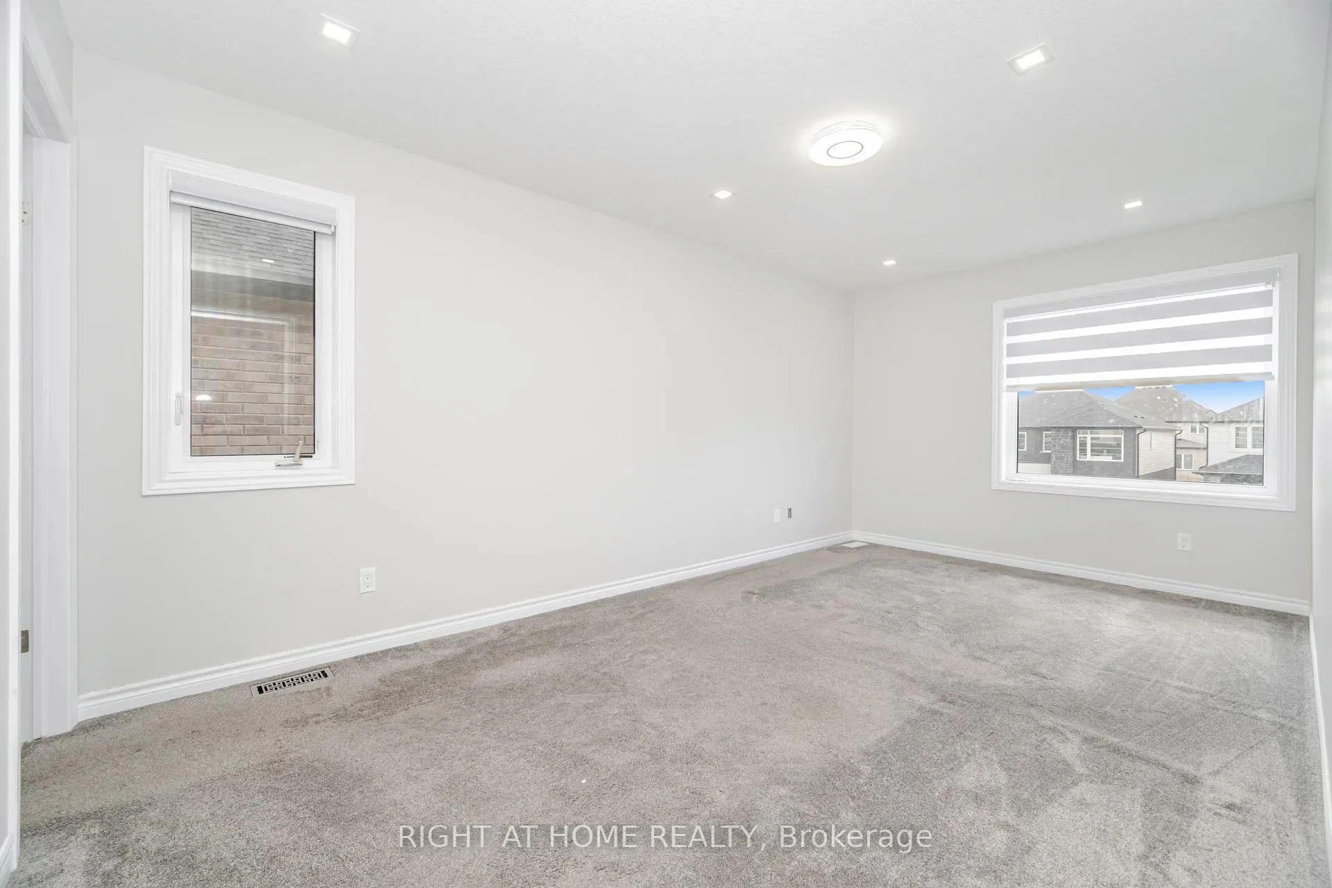 Photo 35 of 101 Sass Crescent, Brant, Paris — HOMEH
