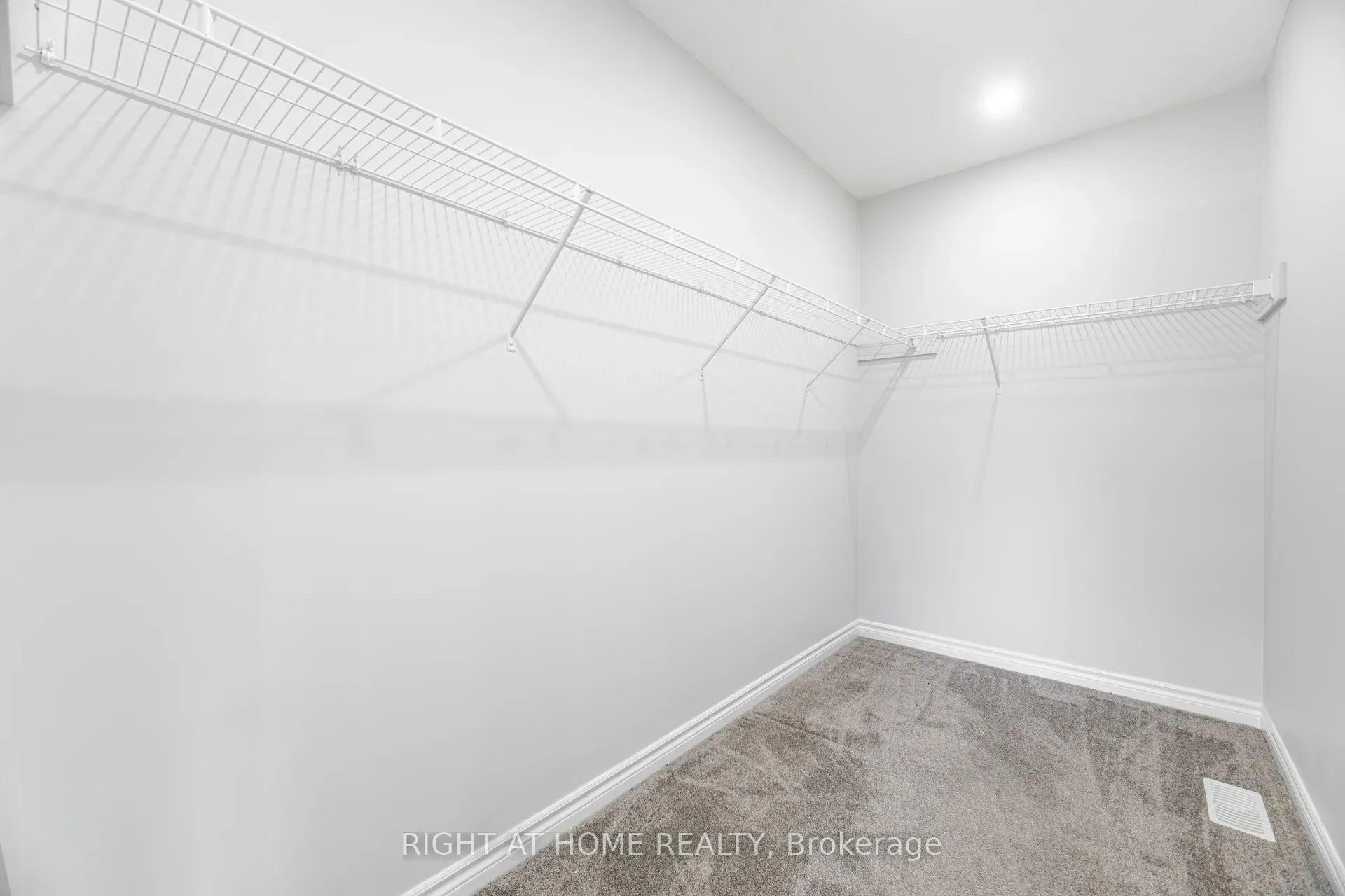 Photo 38 of 101 Sass Crescent, Brant, Paris — HOMEH