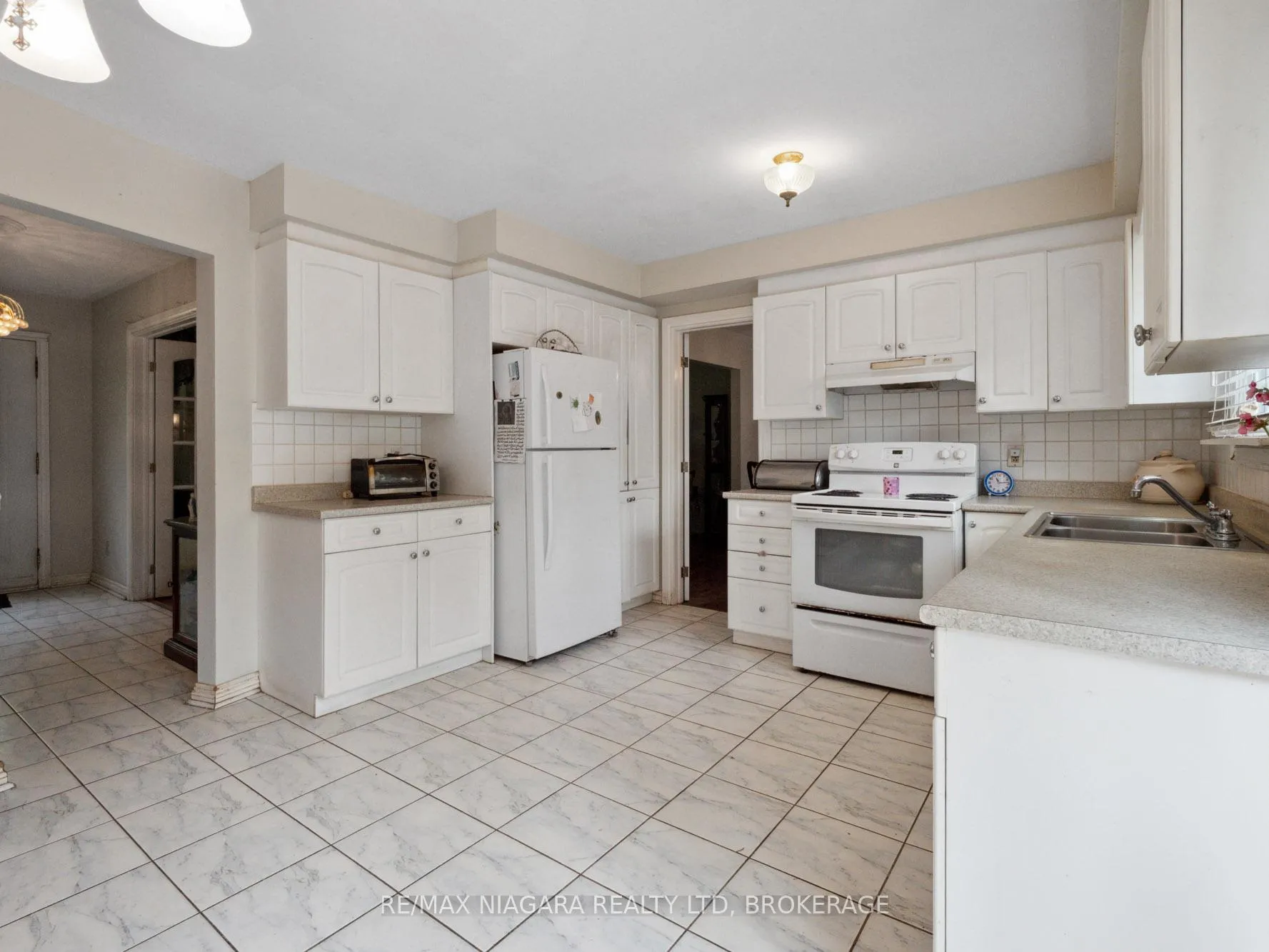 Photo 13 of 10 Beverly Glen Drive, Hamilton, Orkney — HOMEH