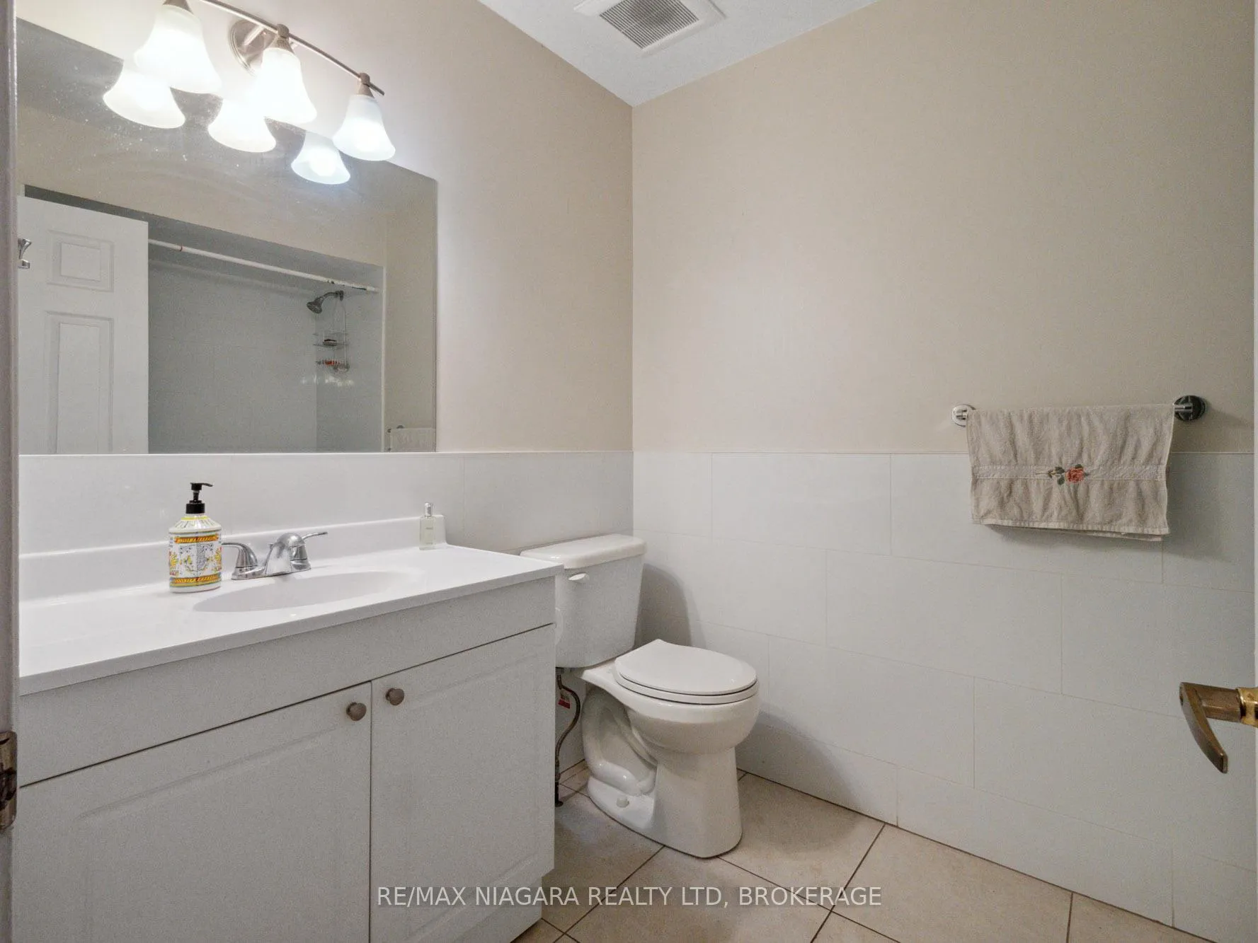 Photo 16 of 10 Beverly Glen Drive, Hamilton, Orkney — HOMEH