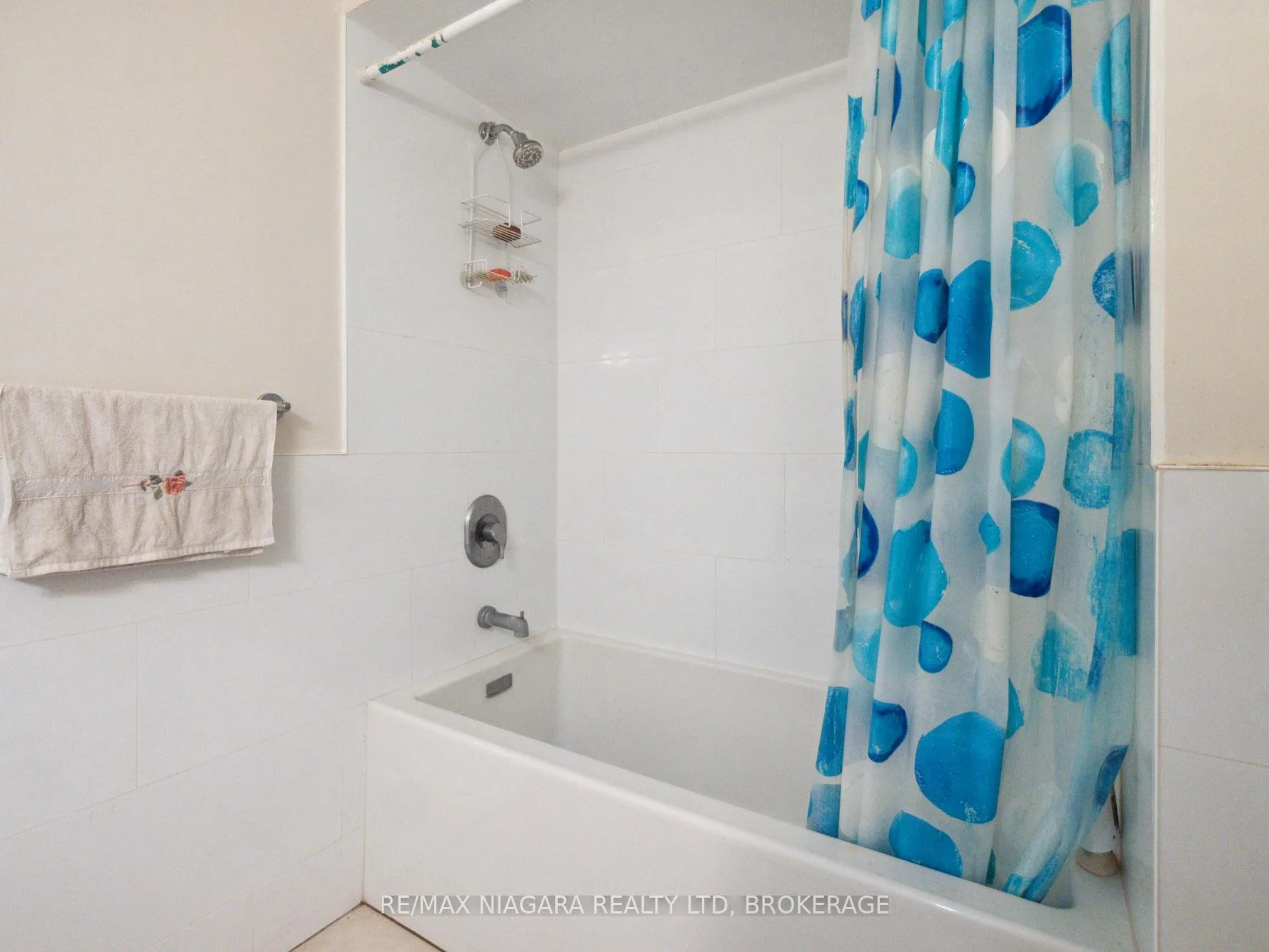 Photo 17 of 10 Beverly Glen Drive, Hamilton, Orkney — HOMEH