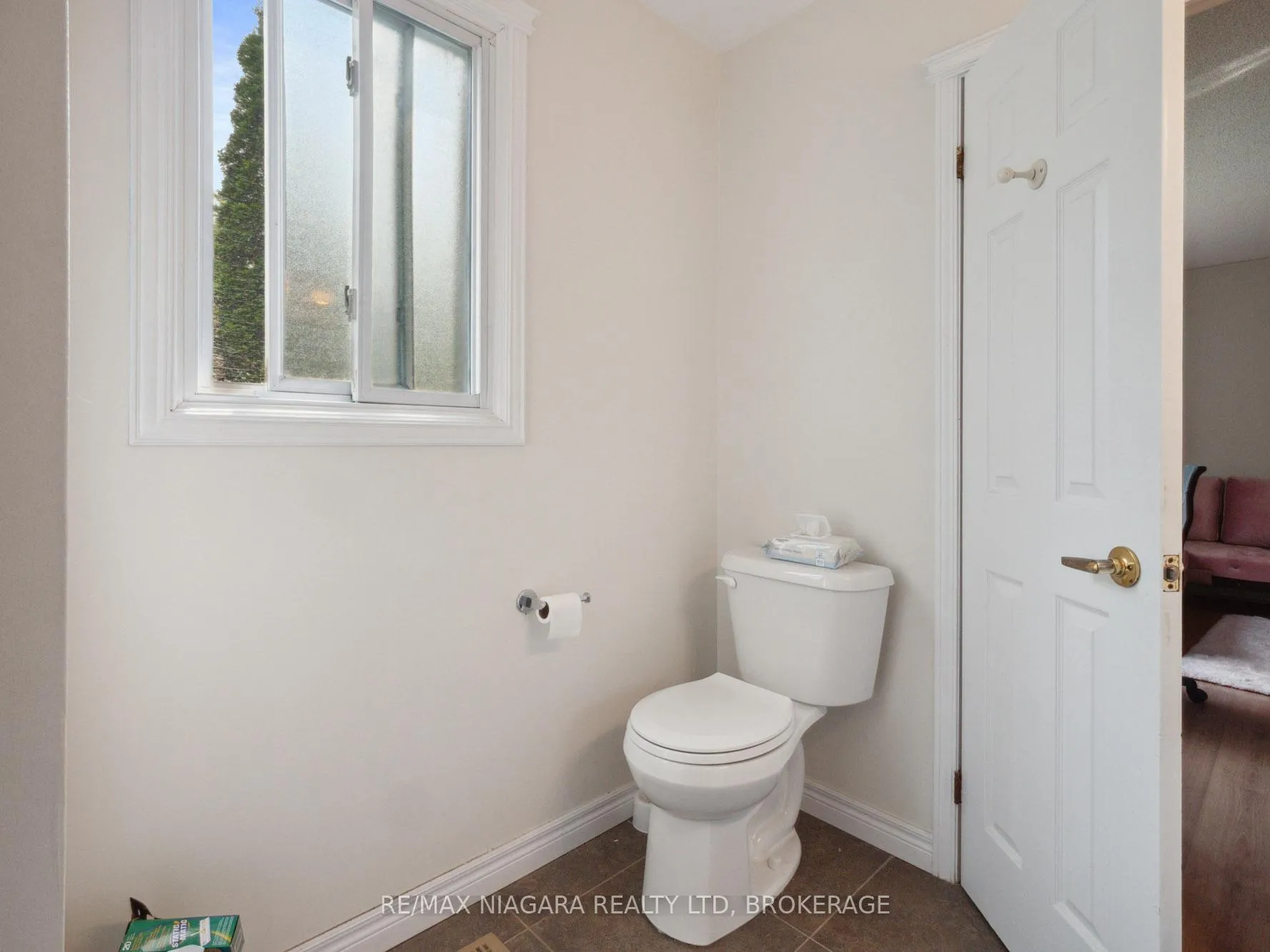 Photo 21 of 10 Beverly Glen Drive, Hamilton, Orkney — HOMEH