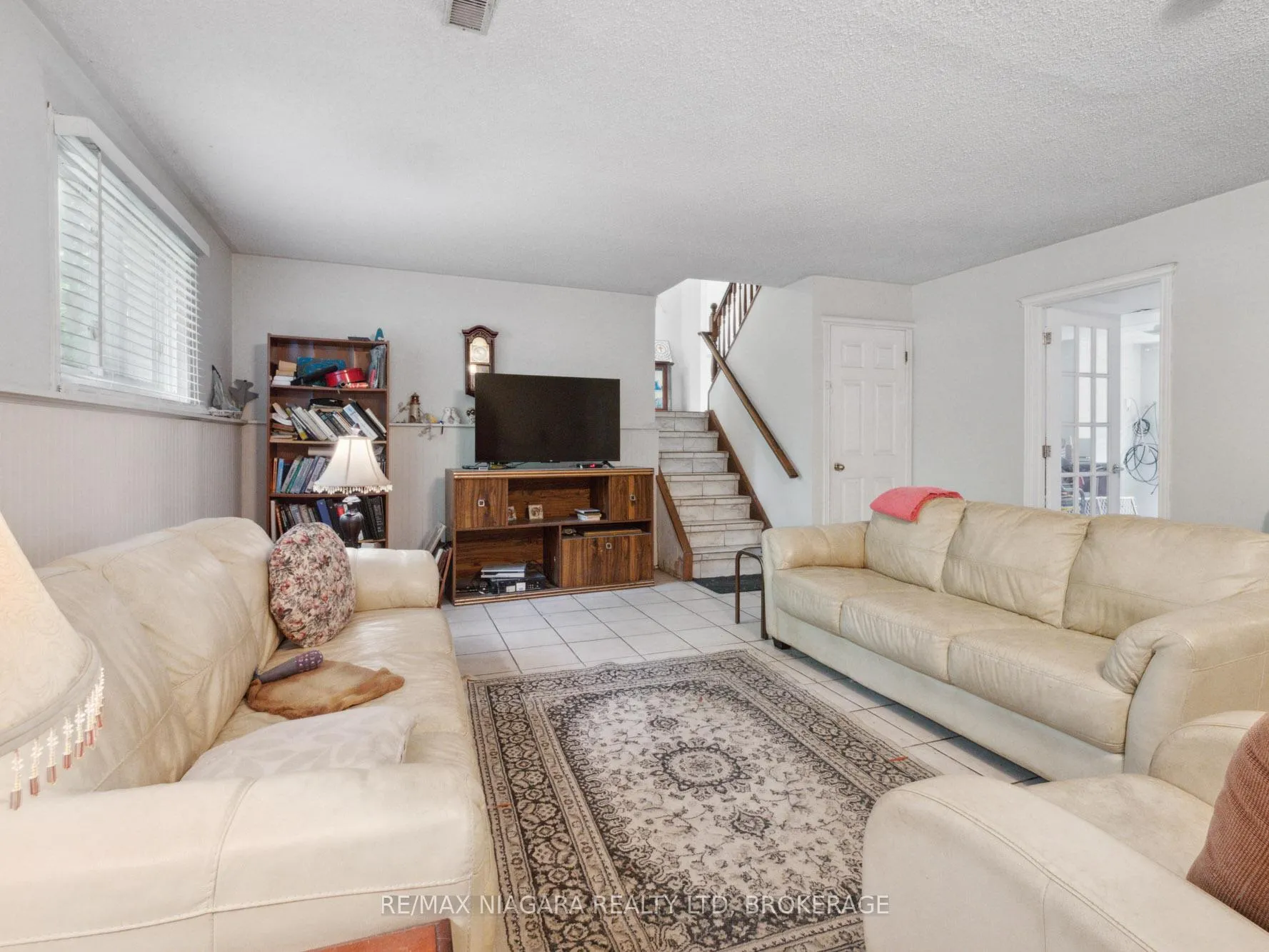 Photo 24 of 10 Beverly Glen Drive, Hamilton, Orkney — HOMEH