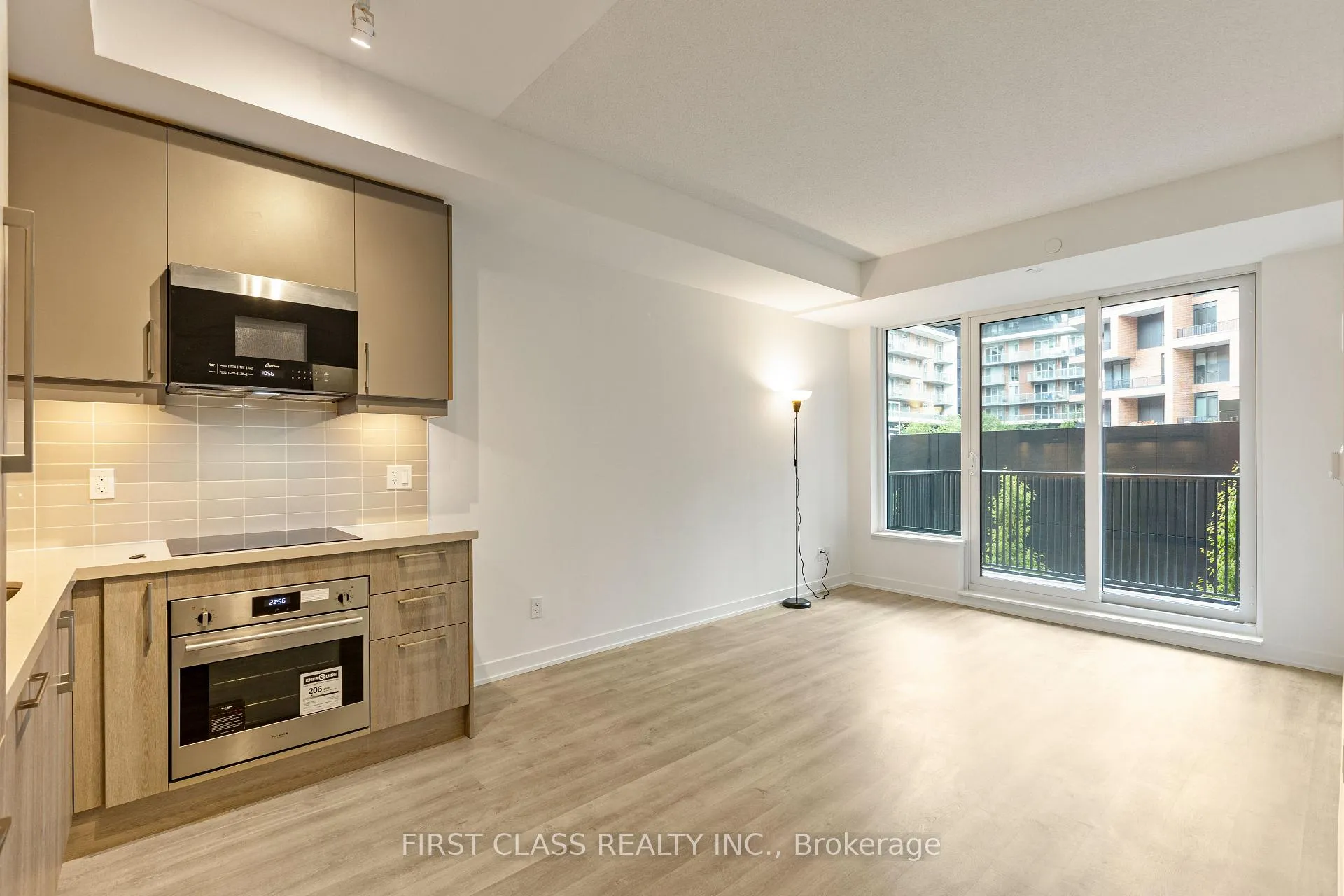 Photo 1 of Unit 405, 38 Simcoe Promenade W, Markham, Unionville — HOMEH