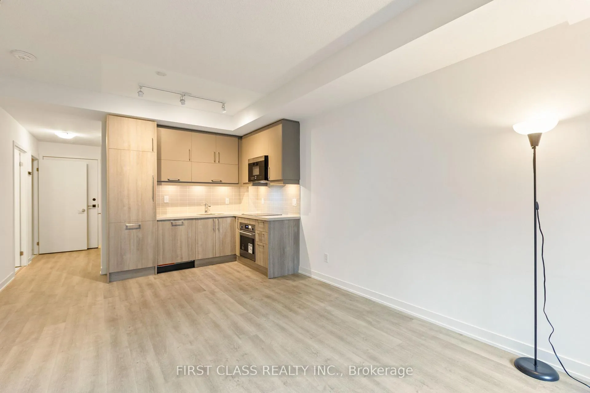Photo 8 of Unit 405, 38 Simcoe Promenade W, Markham, Unionville — HOMEH