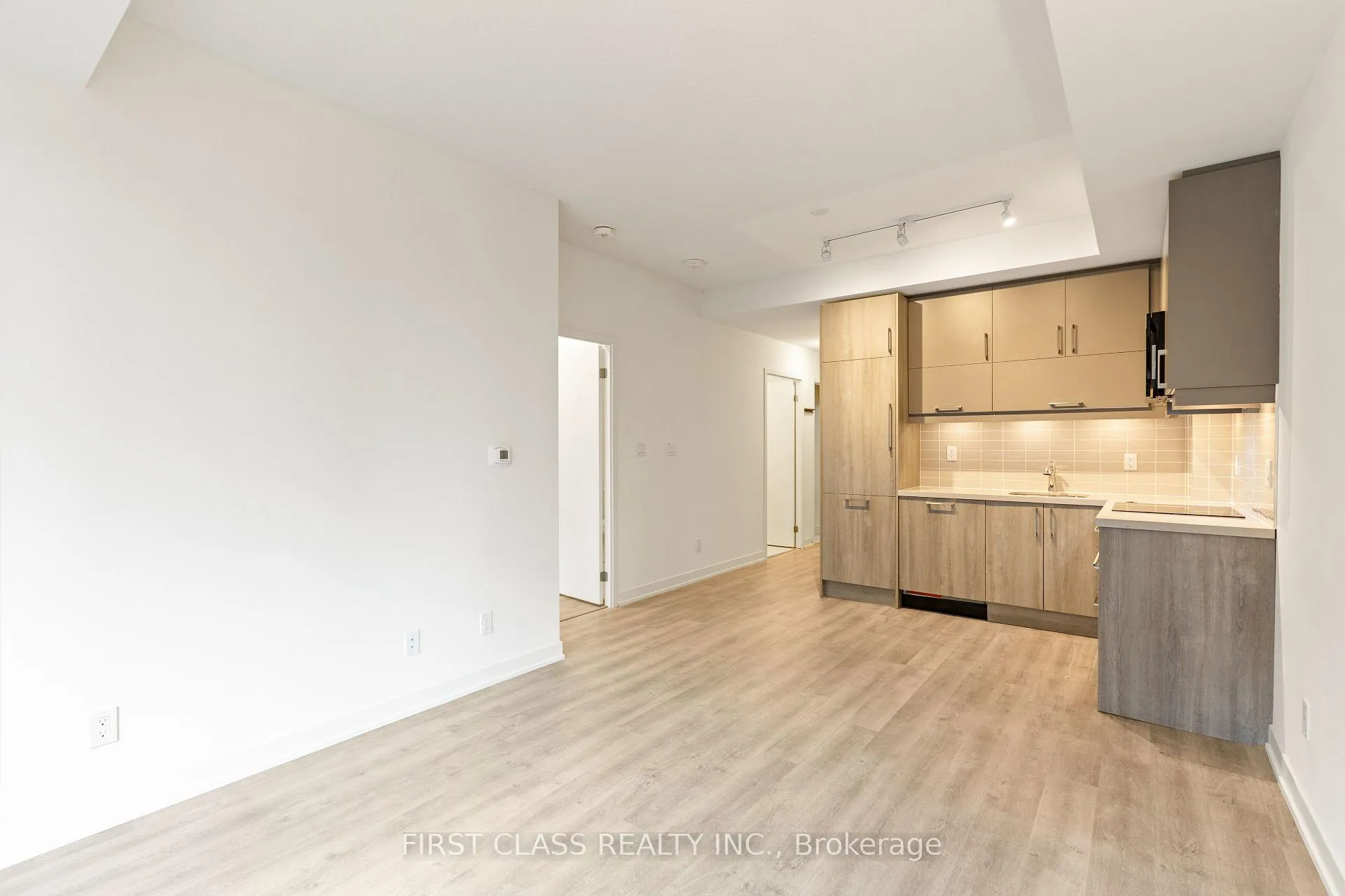 Photo 9 of Unit 405, 38 Simcoe Promenade W, Markham, Unionville — HOMEH