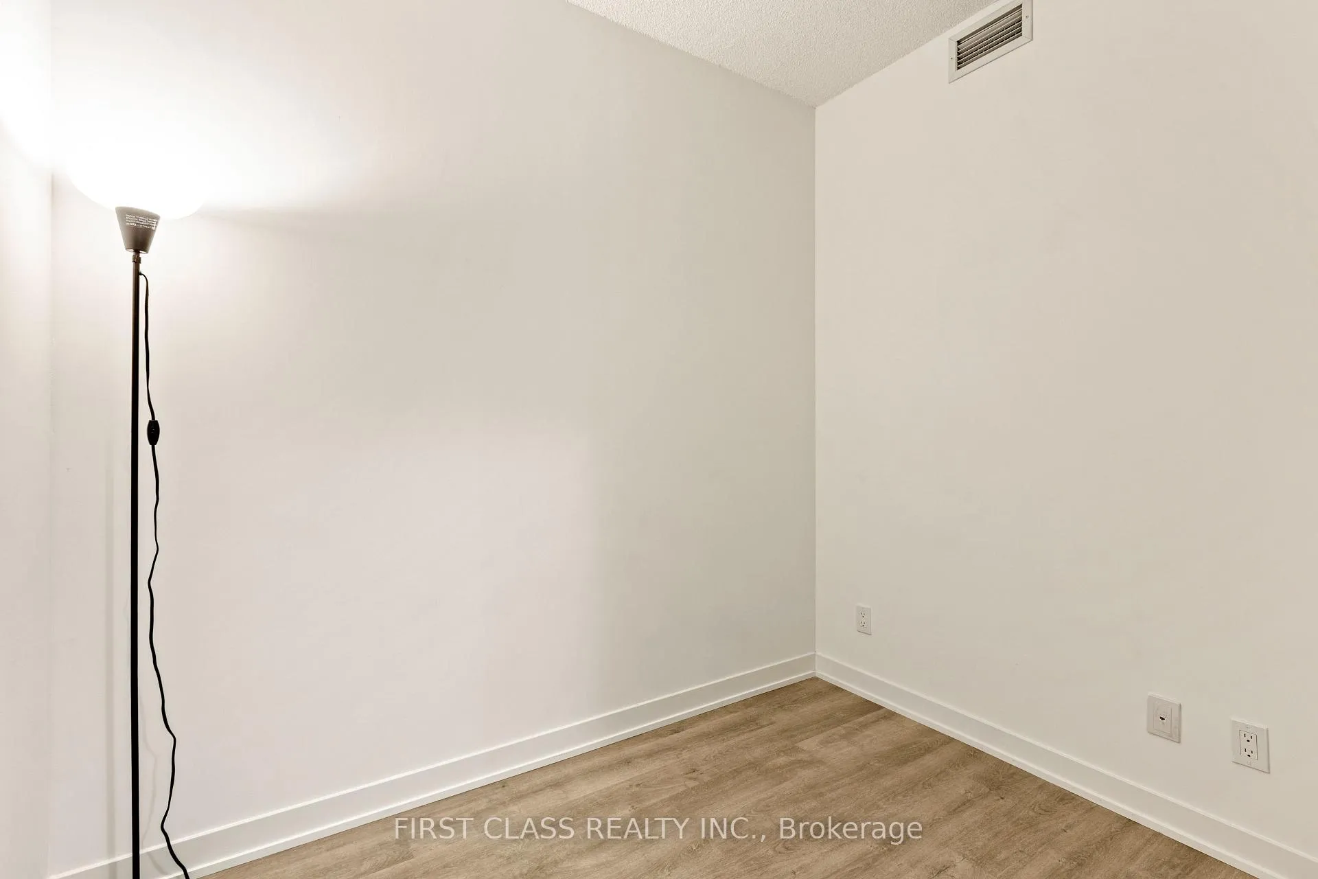 Photo 12 of Unit 405, 38 Simcoe Promenade W, Markham, Unionville — HOMEH