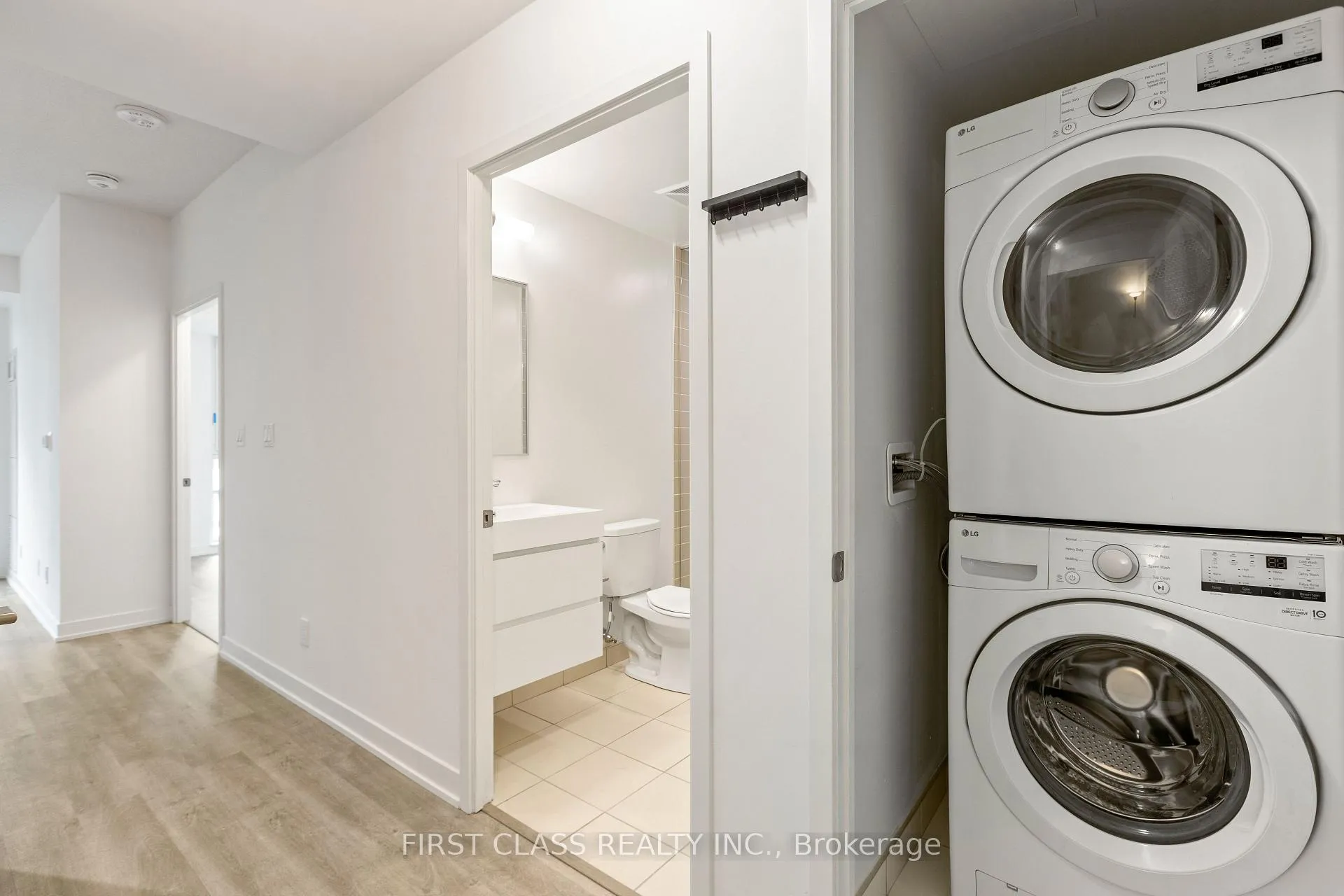 Photo 13 of Unit 405, 38 Simcoe Promenade W, Markham, Unionville — HOMEH