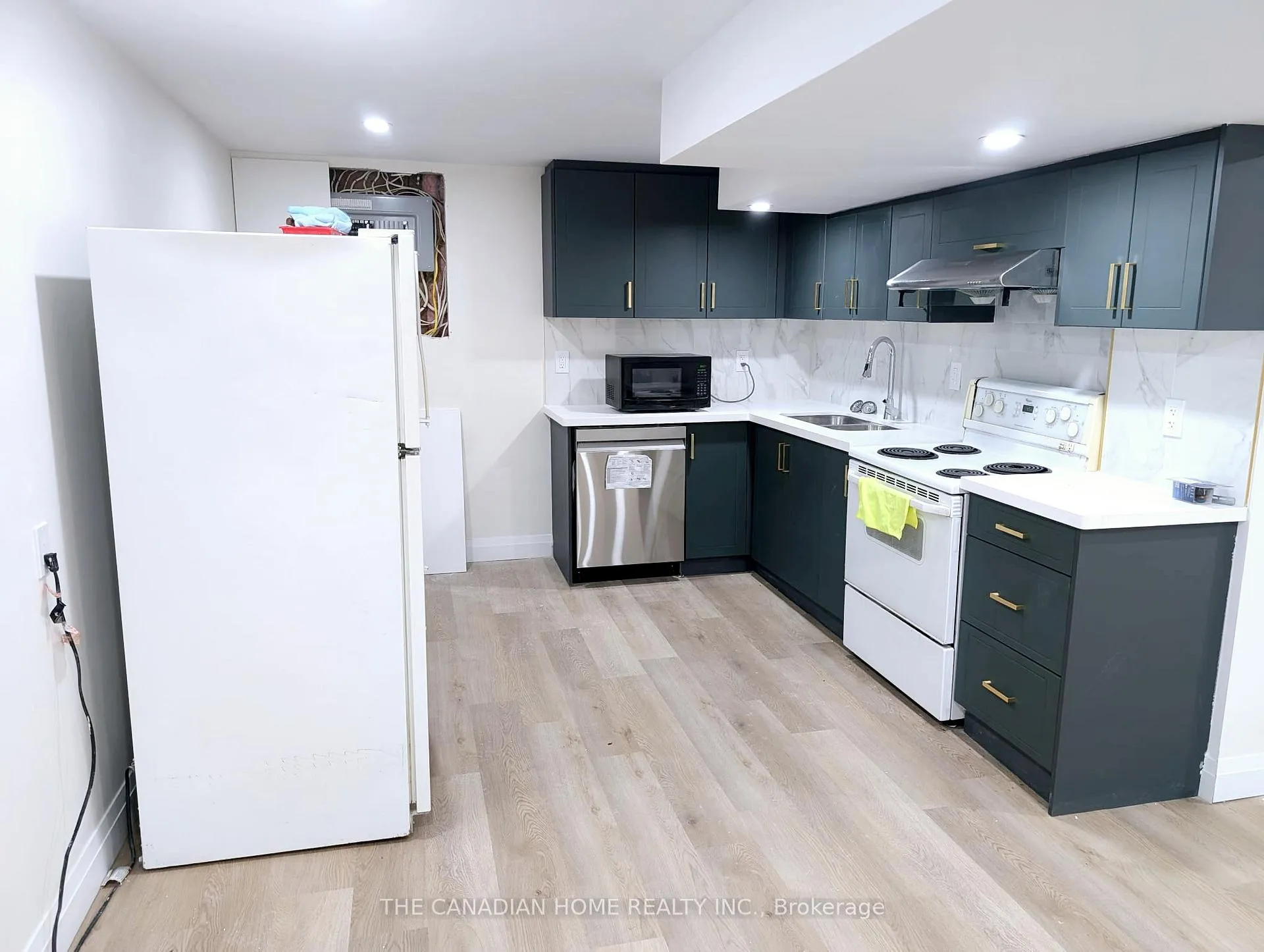 Photo 8 of Unit Bsmt, 519 Rossland Road E, Oshawa, McLaughlin — HOMEH