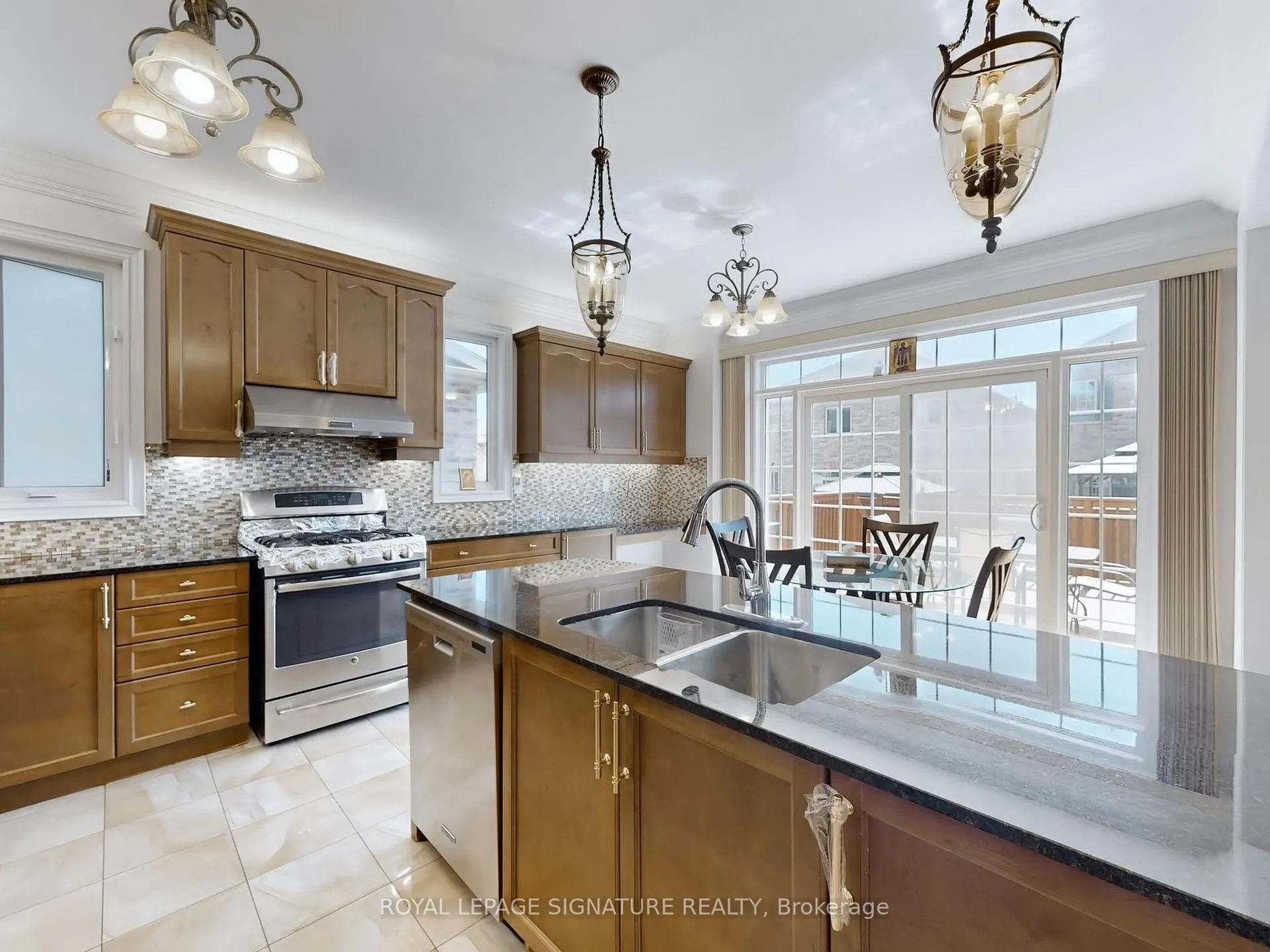 Photo 14 of 45 Jazz Drive, Vaughan, Patterson — HOMEH