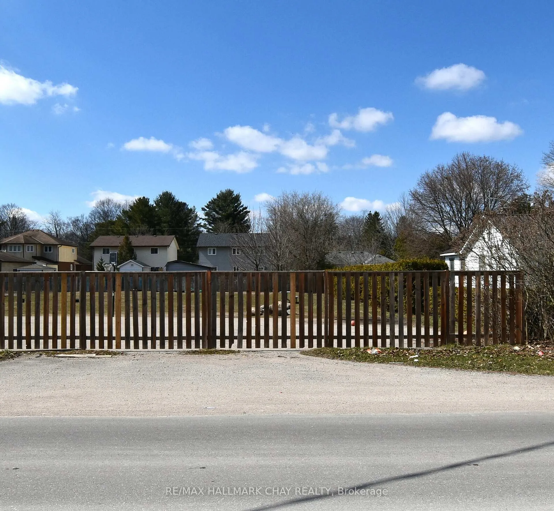 Photo 2 of 2054 25th Side Road, Innisfil, Alcona — HOMEH