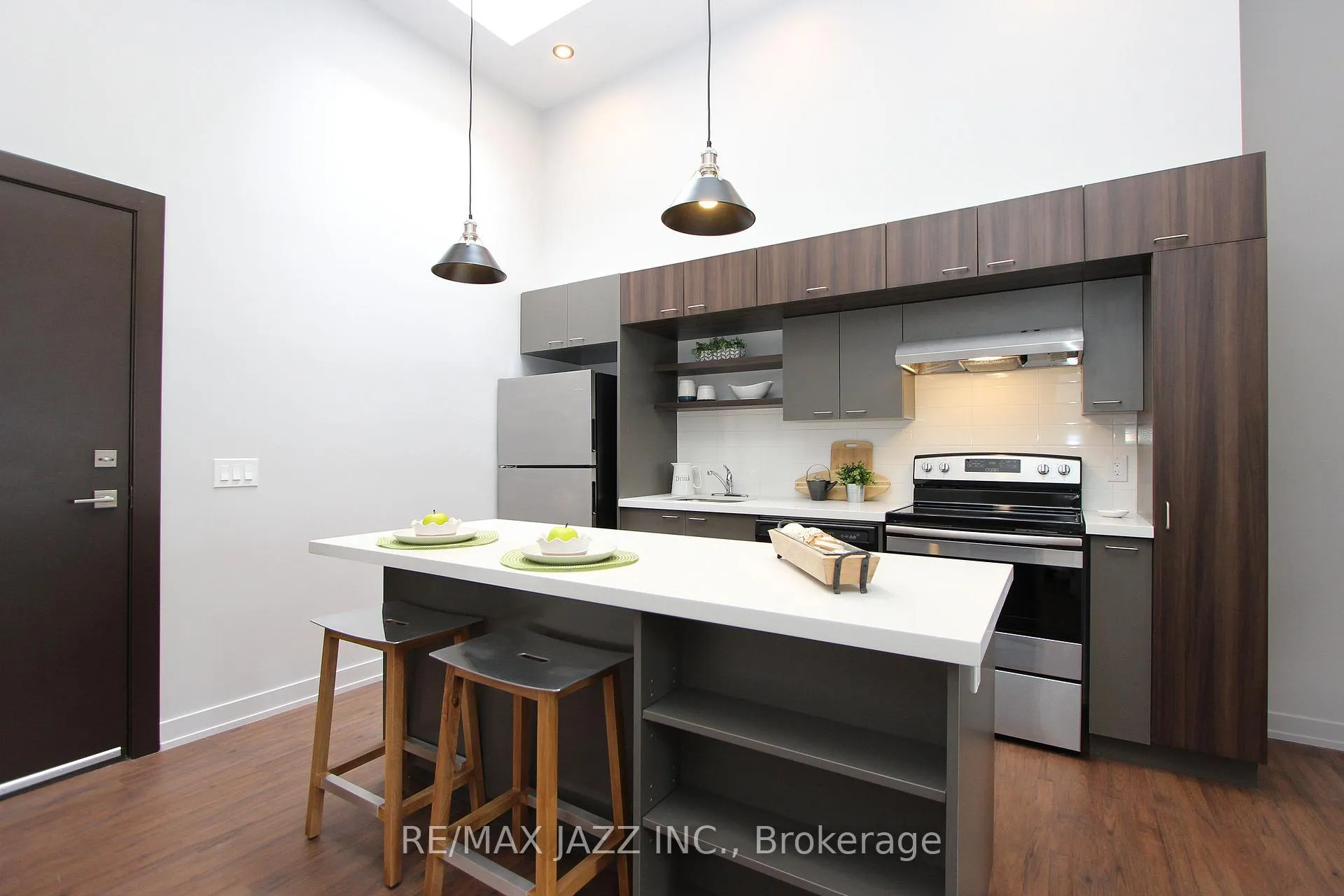 Photo 6 of Unit 305, 14 1/2 King Street E, Oshawa, O'Neill — HOMEH